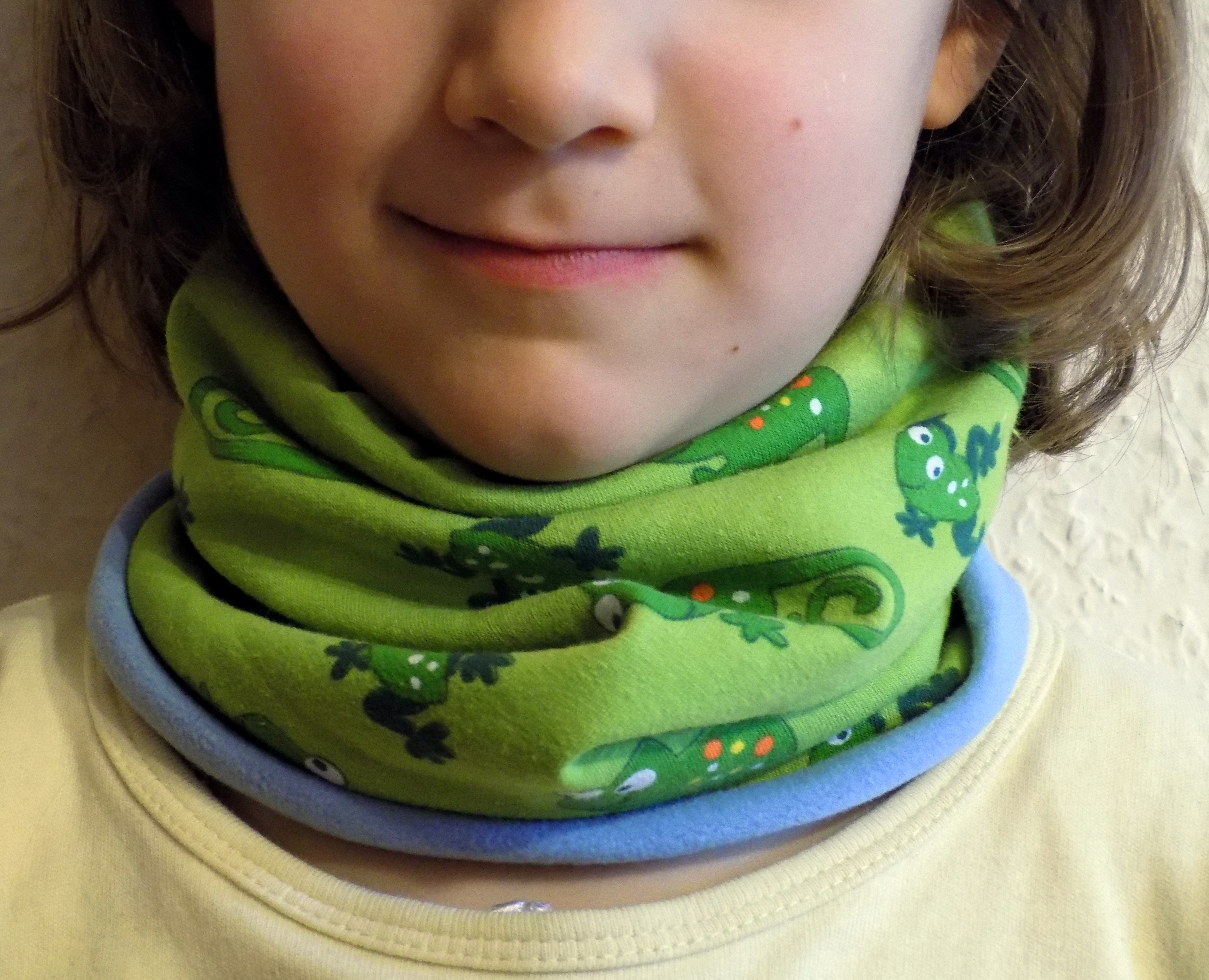 dětský nákrčník dvojitý  - kruhy + modrá