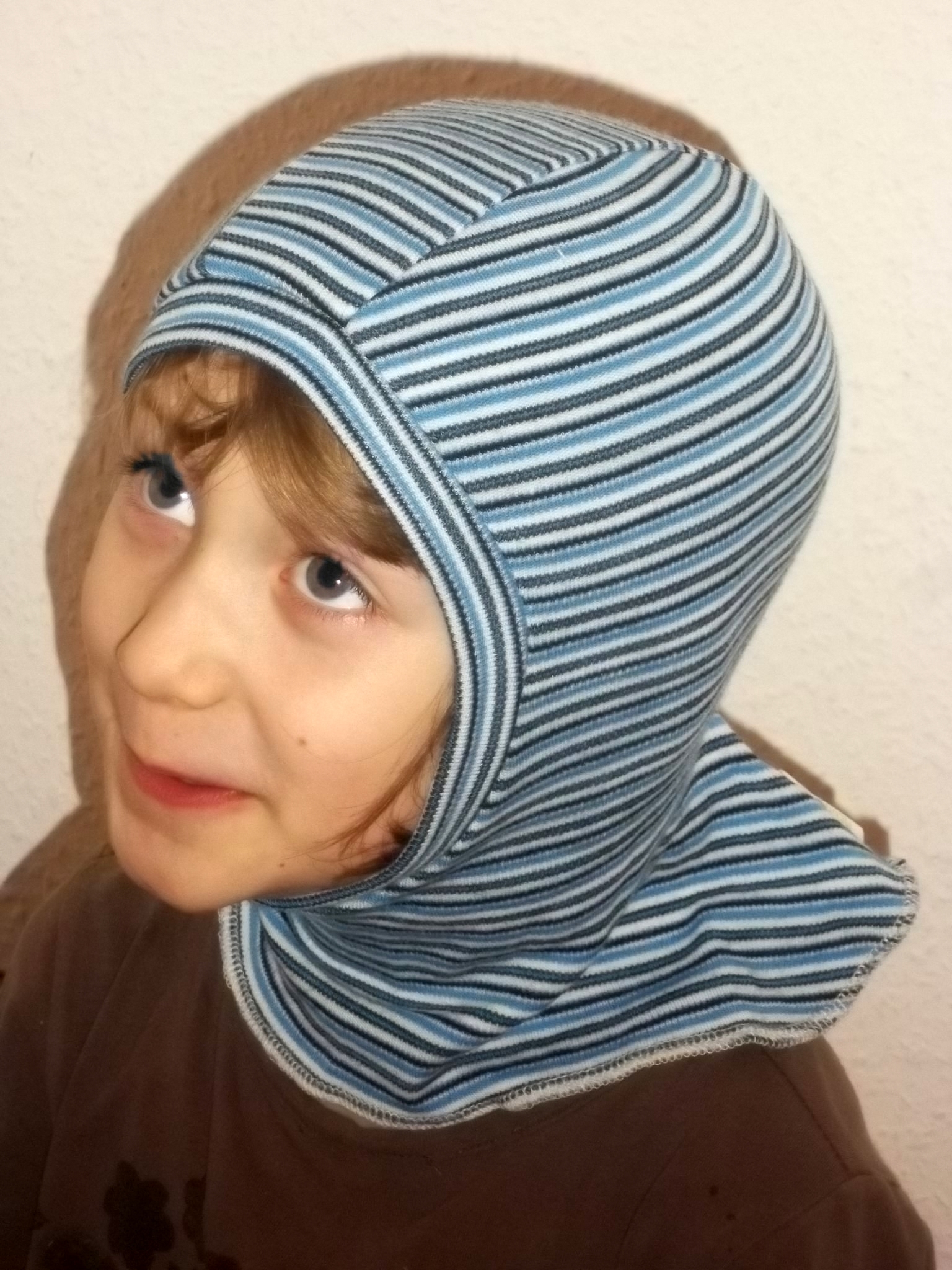 Merino kuklička - modrý proužek 0,5-1,5 roku