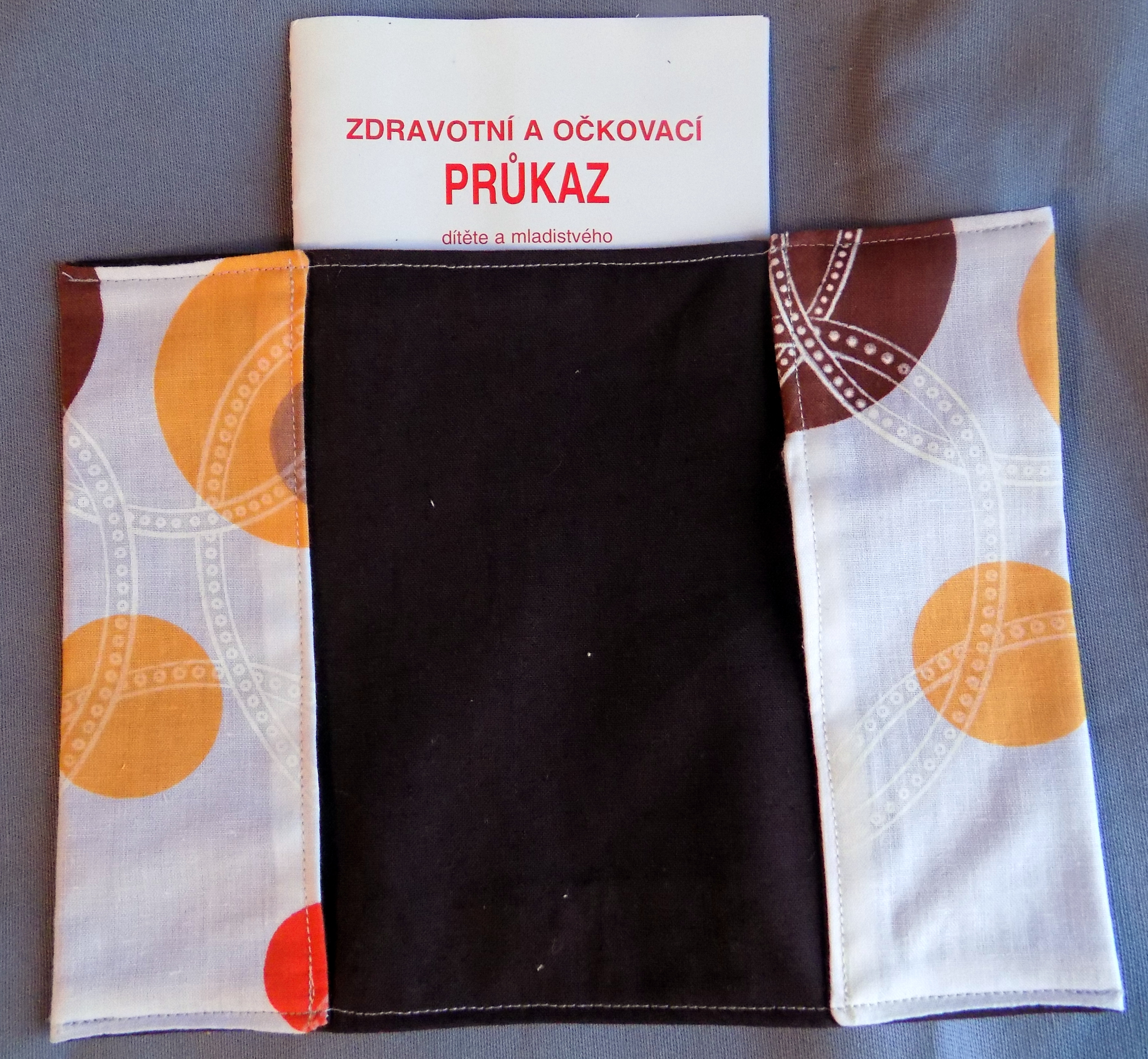 Obal na očkovací průkaz - sovičky na šedé