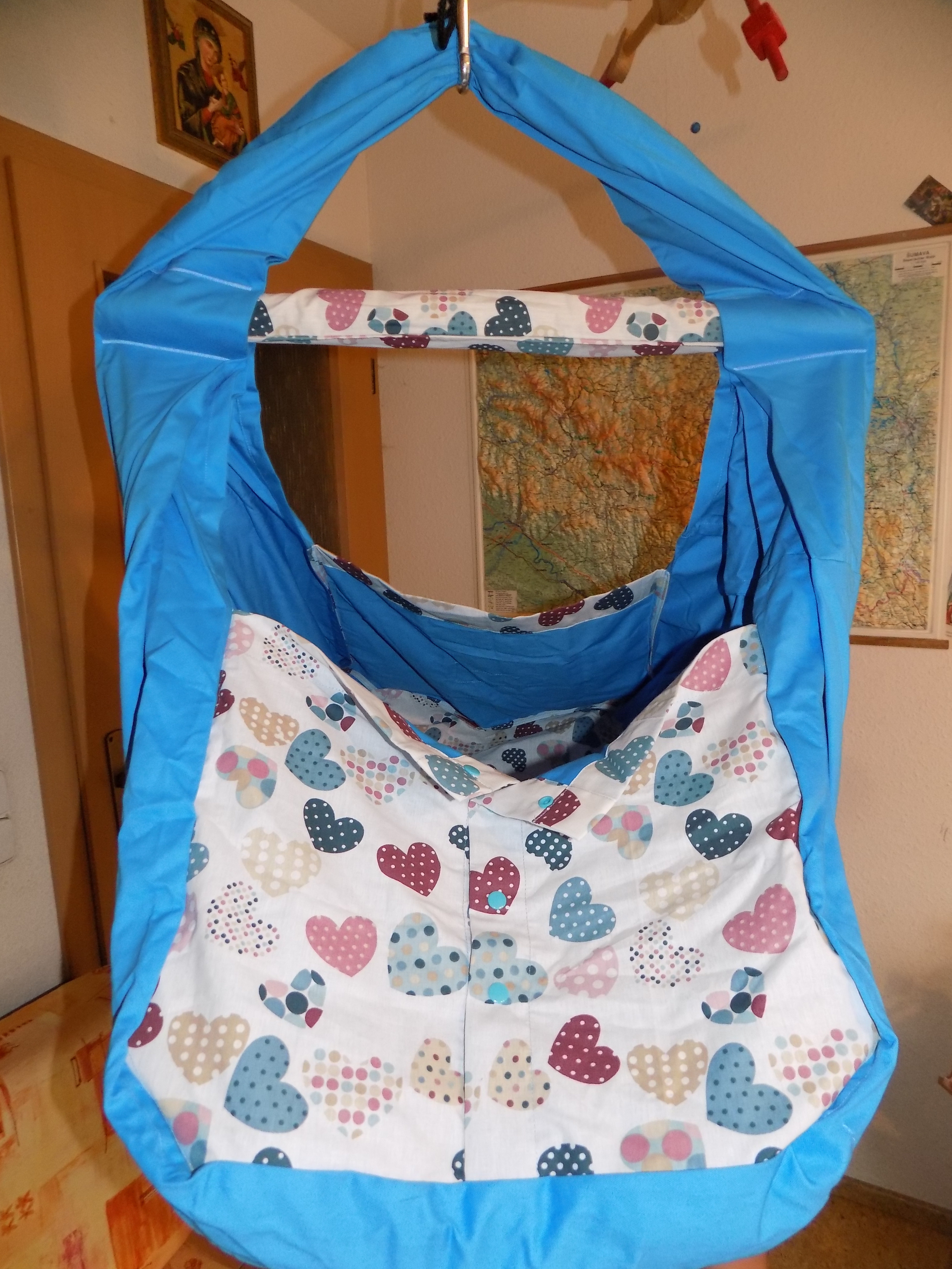 Hačka Tiki-Mechulka pro batolata - uzavíratelná; modrotrykys + srdce