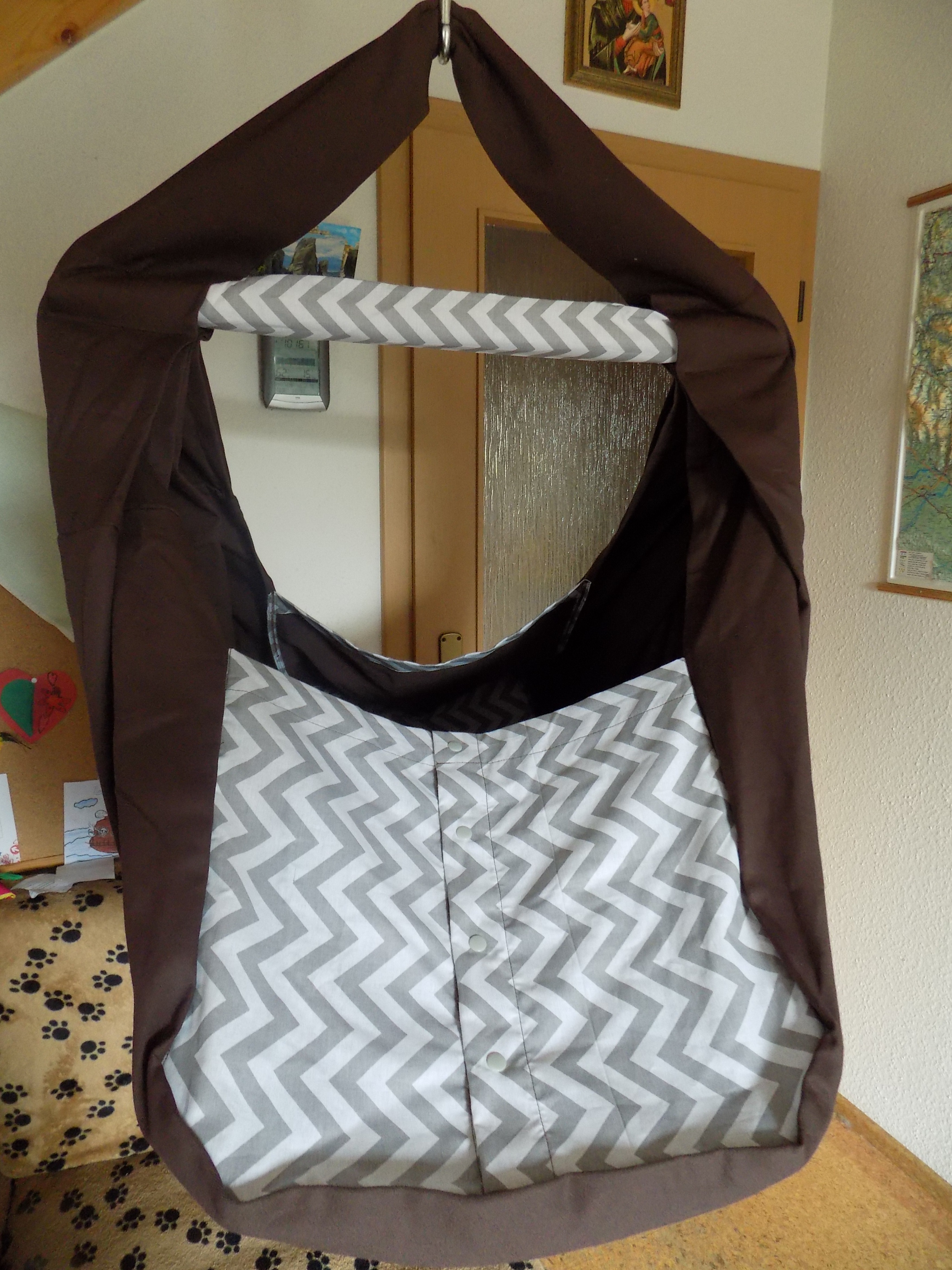 Hačka Tiki-Mechulka (miminko) - uzavíratelná; hnědá + chevron