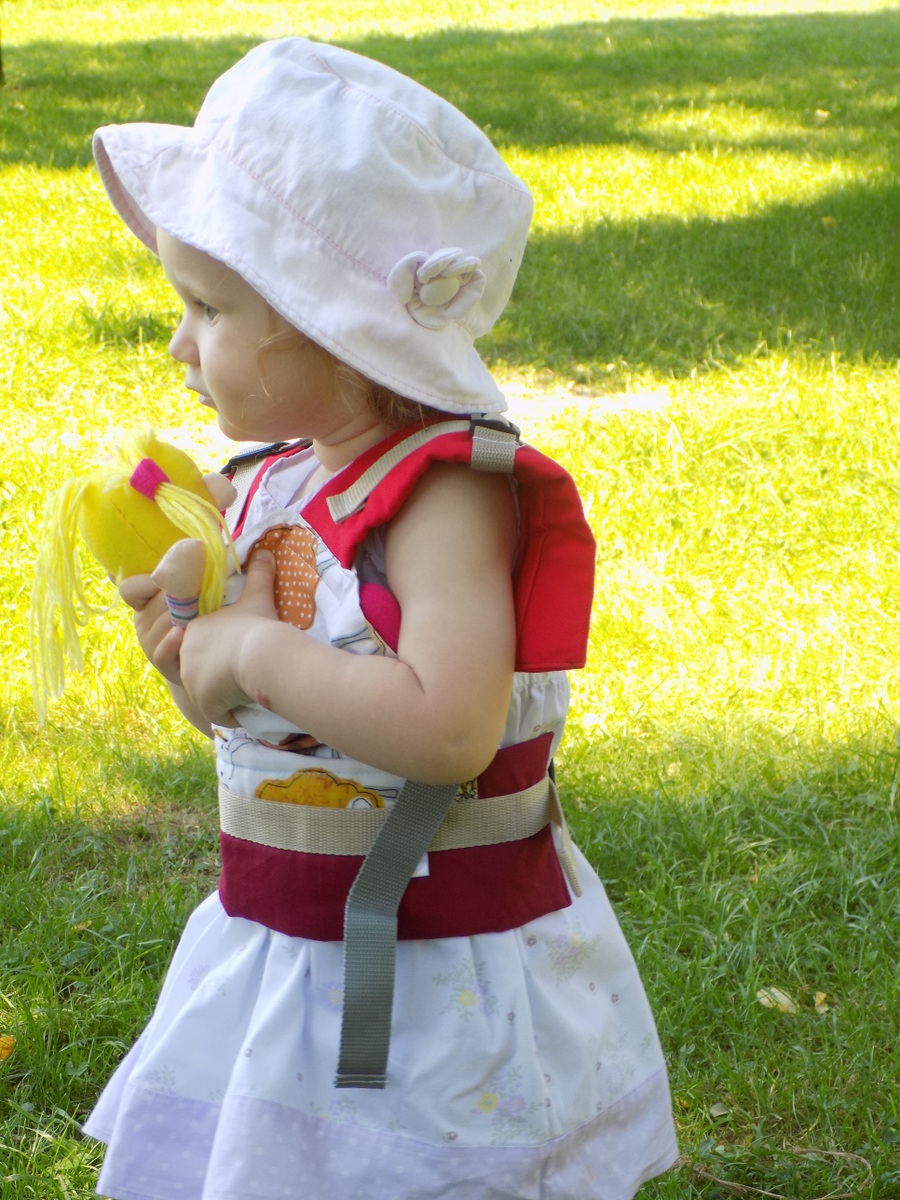 Ergonomické nosítko na panenky - lištičky na šedé