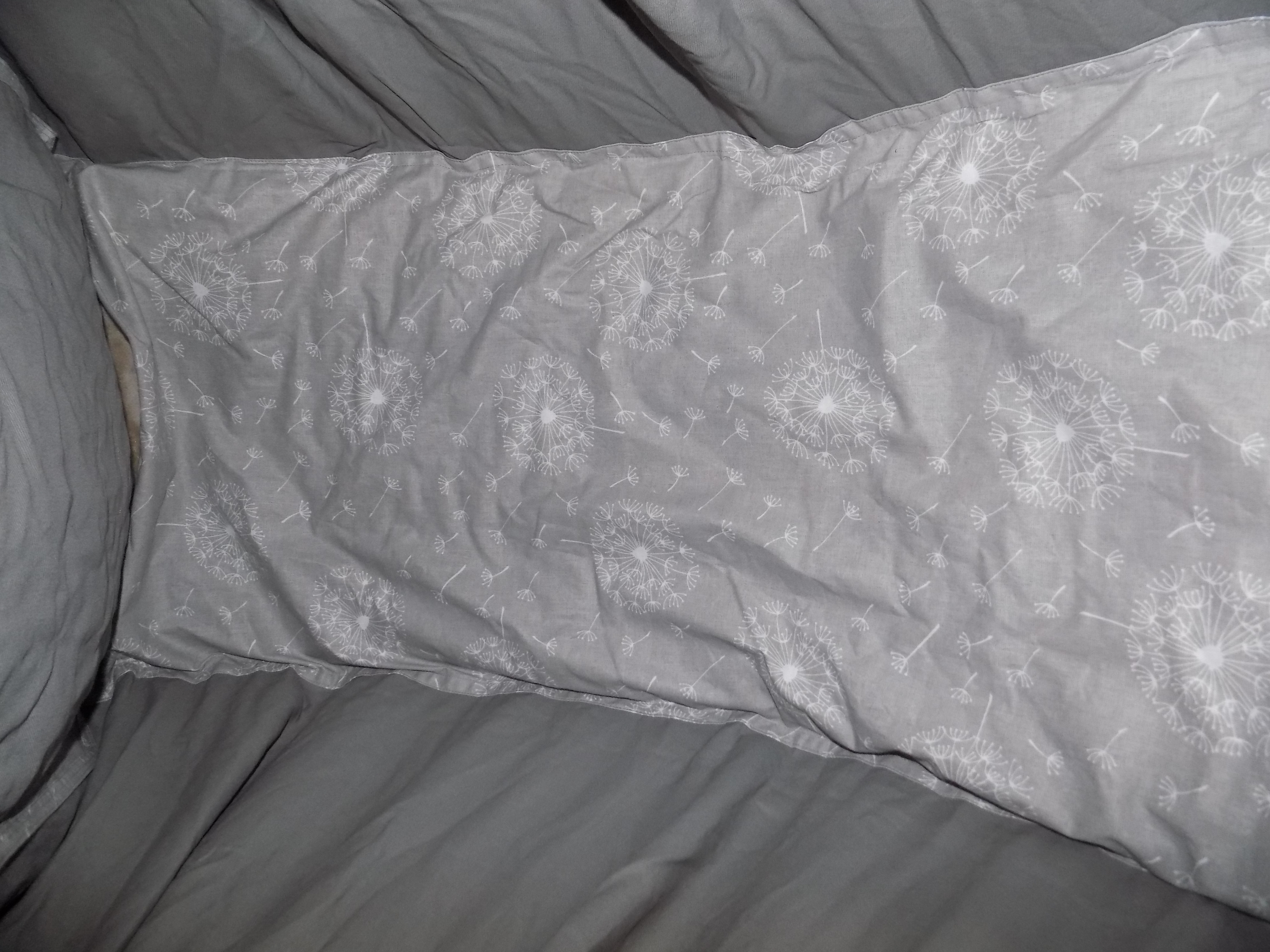 Hačka Tiki-Mechulka pro batolata - uzavíratelná; šedá + pampelišky