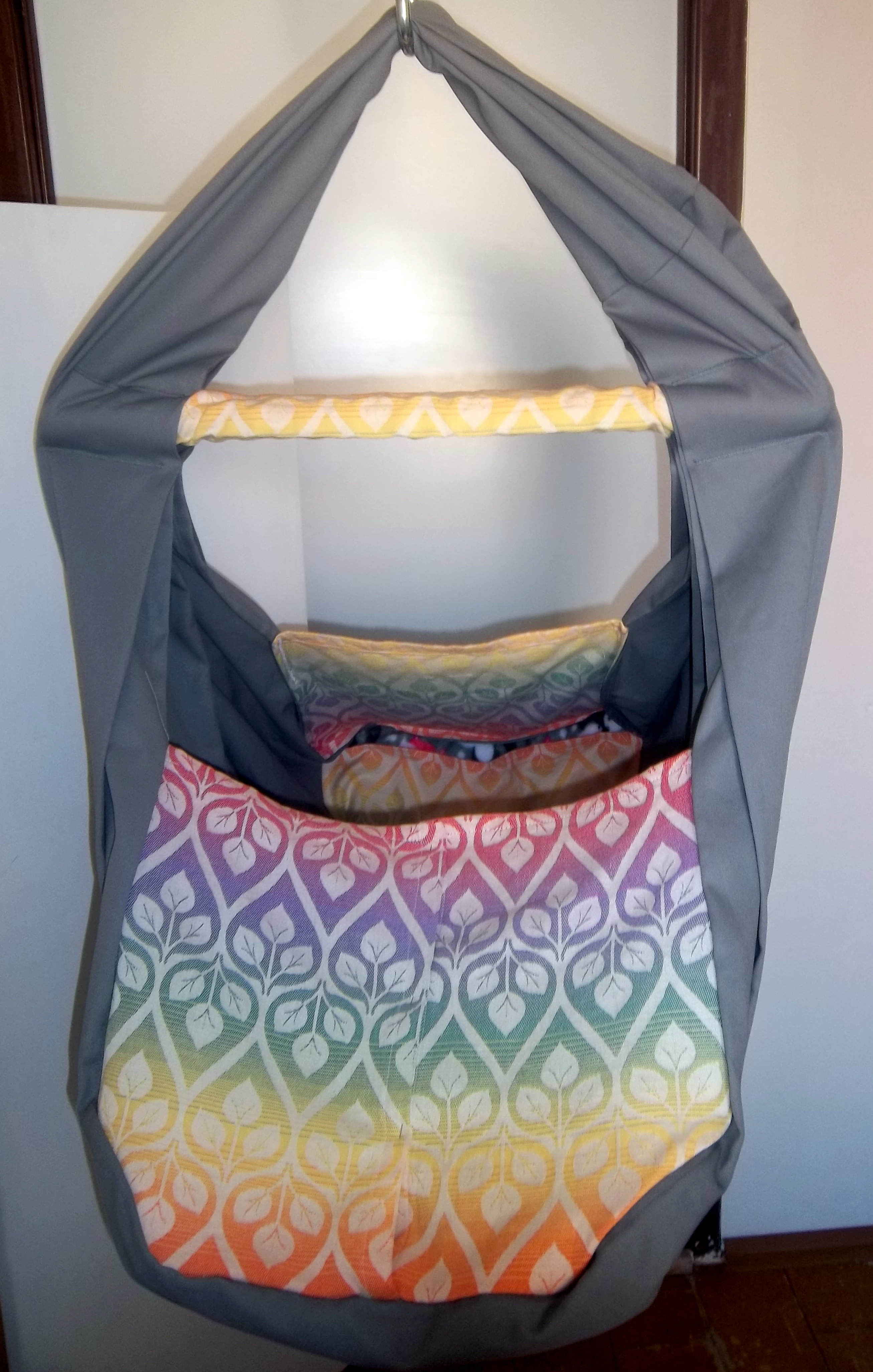 Hačka Tiki-Mechulka pro batolata - do 25 kg, uzavíratelná, se šátkovinou na chlopních, NA PŘÁNÍ