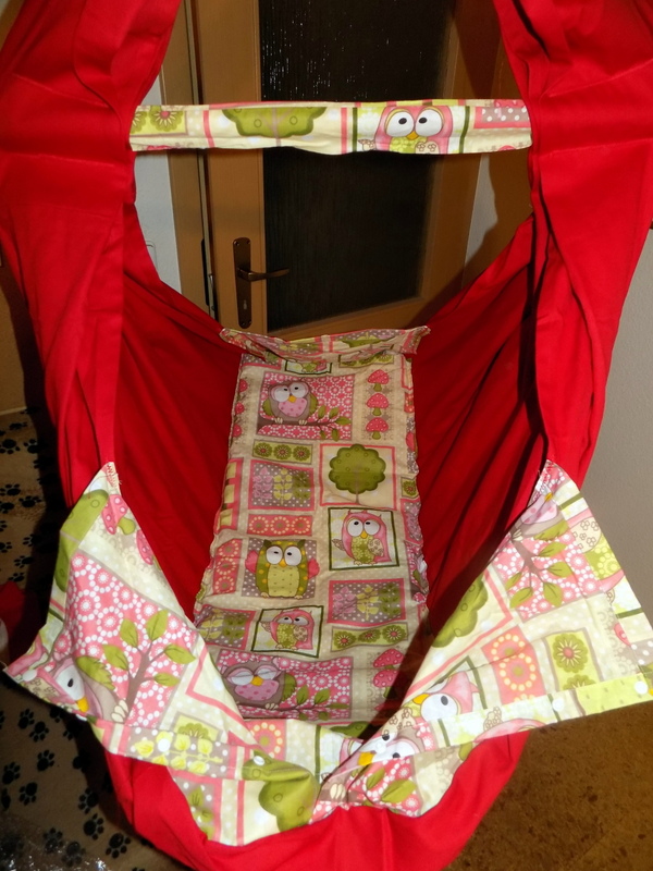 Hačka Tiki-Mechulka pro batolata - uzavíratelná; červená + sovy