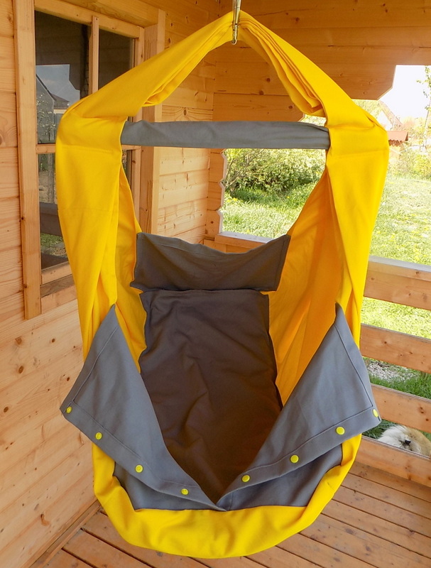 Hačka Tiki-Mechulka (miminko)  - uzavíratelná; žlutá + šedá