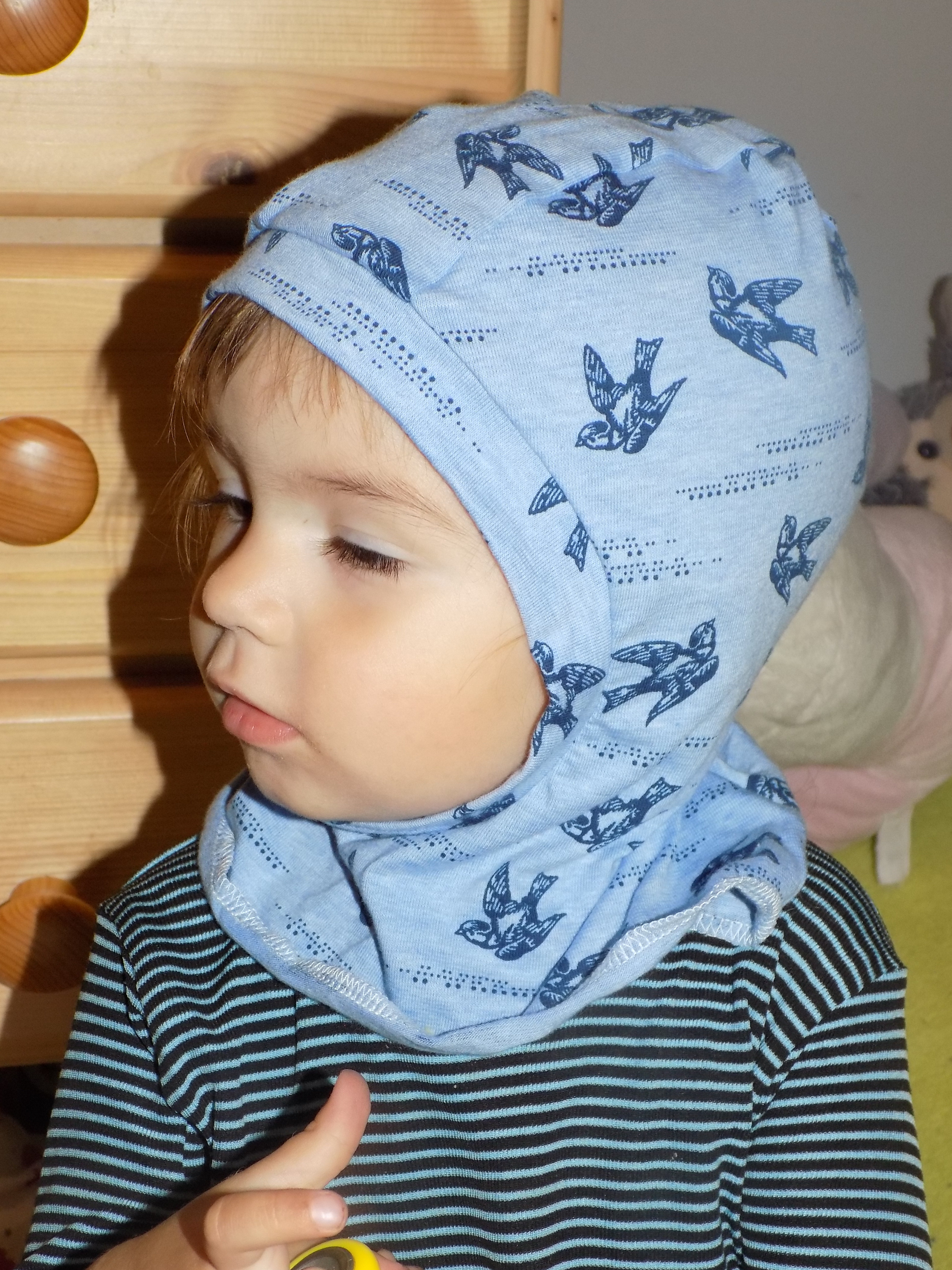 Bavlněná kuklička -vlaštovky na modré