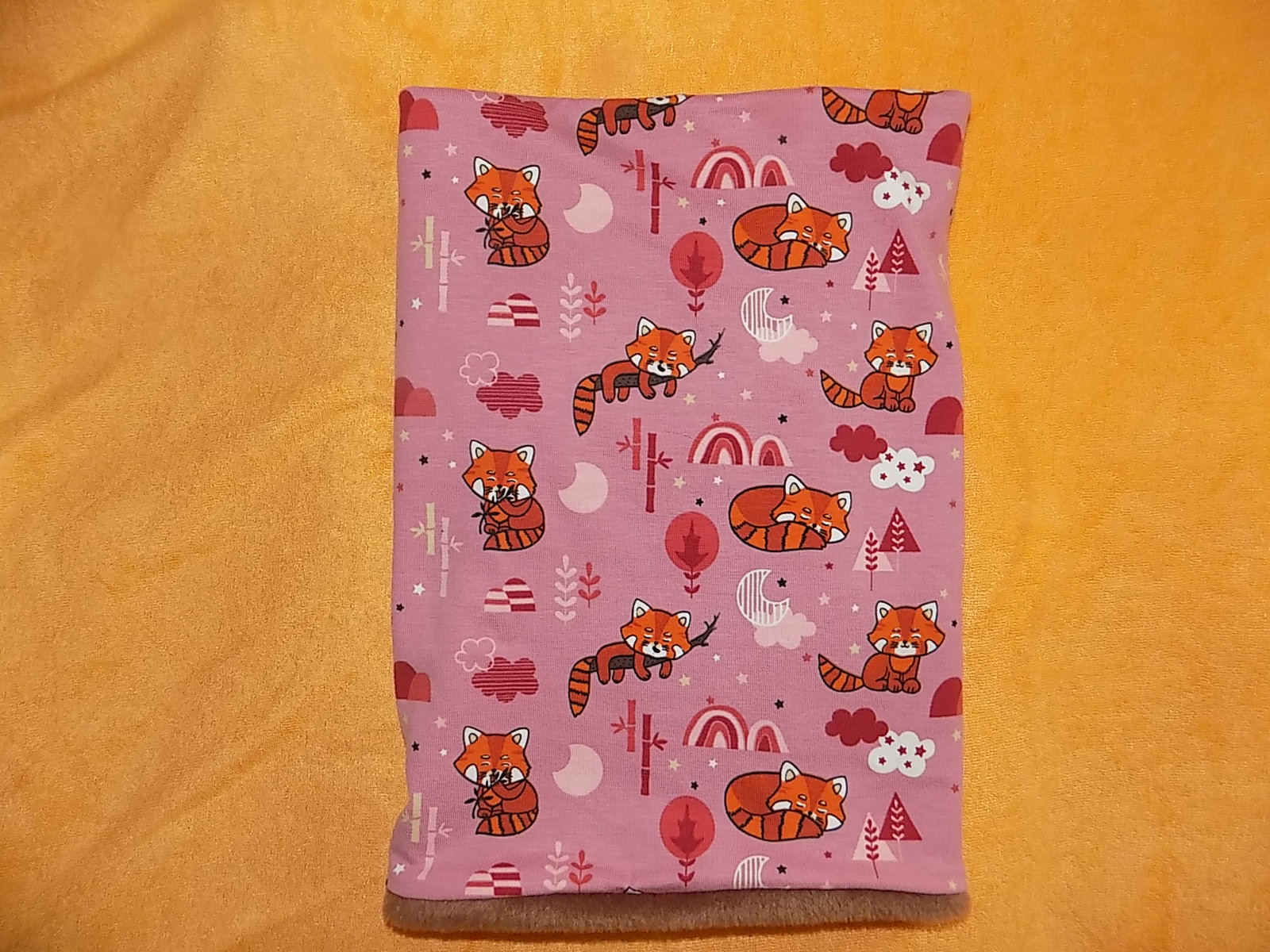 dětský nákrčník dvojitý  - červená panda na růžové