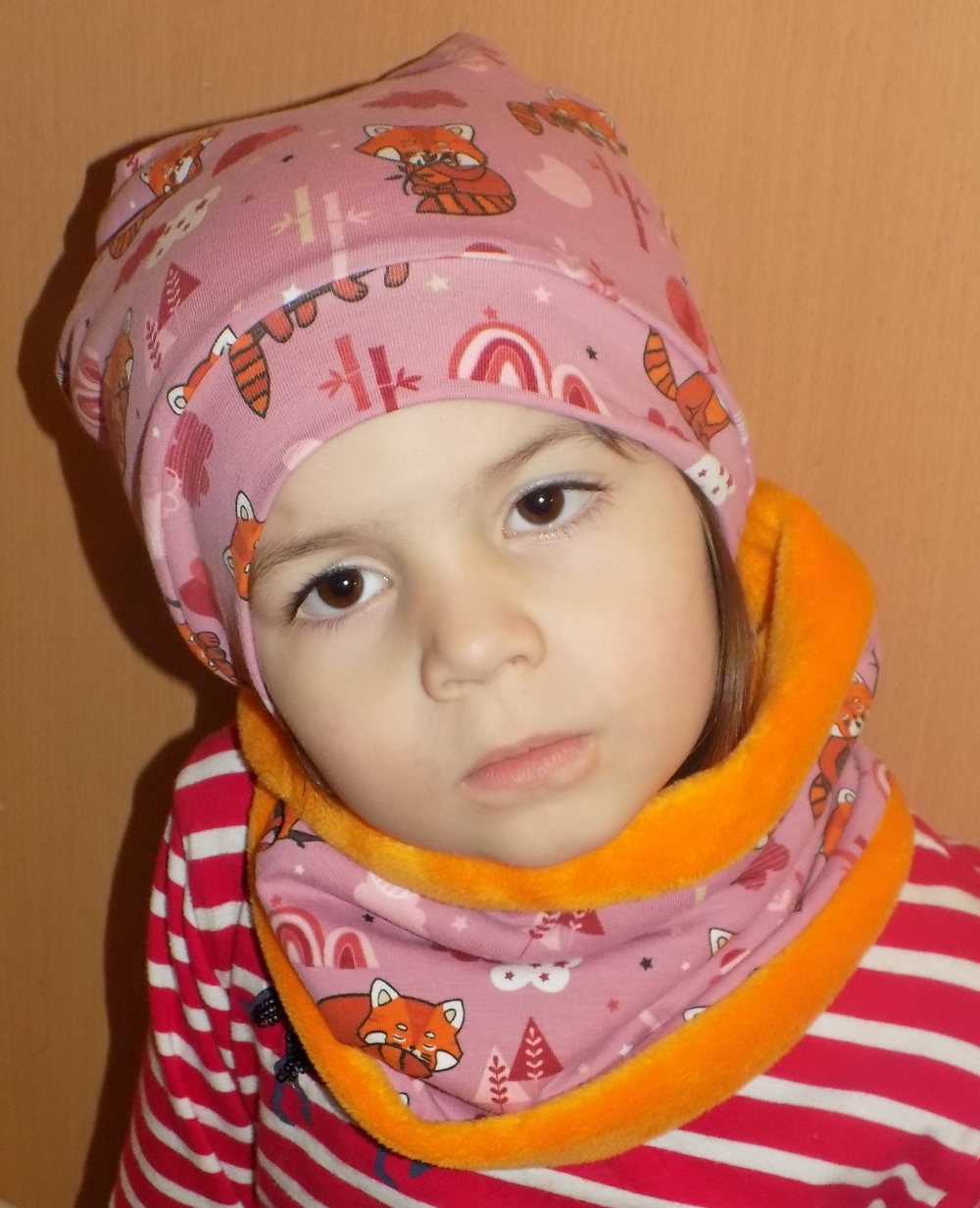 Oboustranná čepice/čepička - warmkeeper +červené pandy na růžové