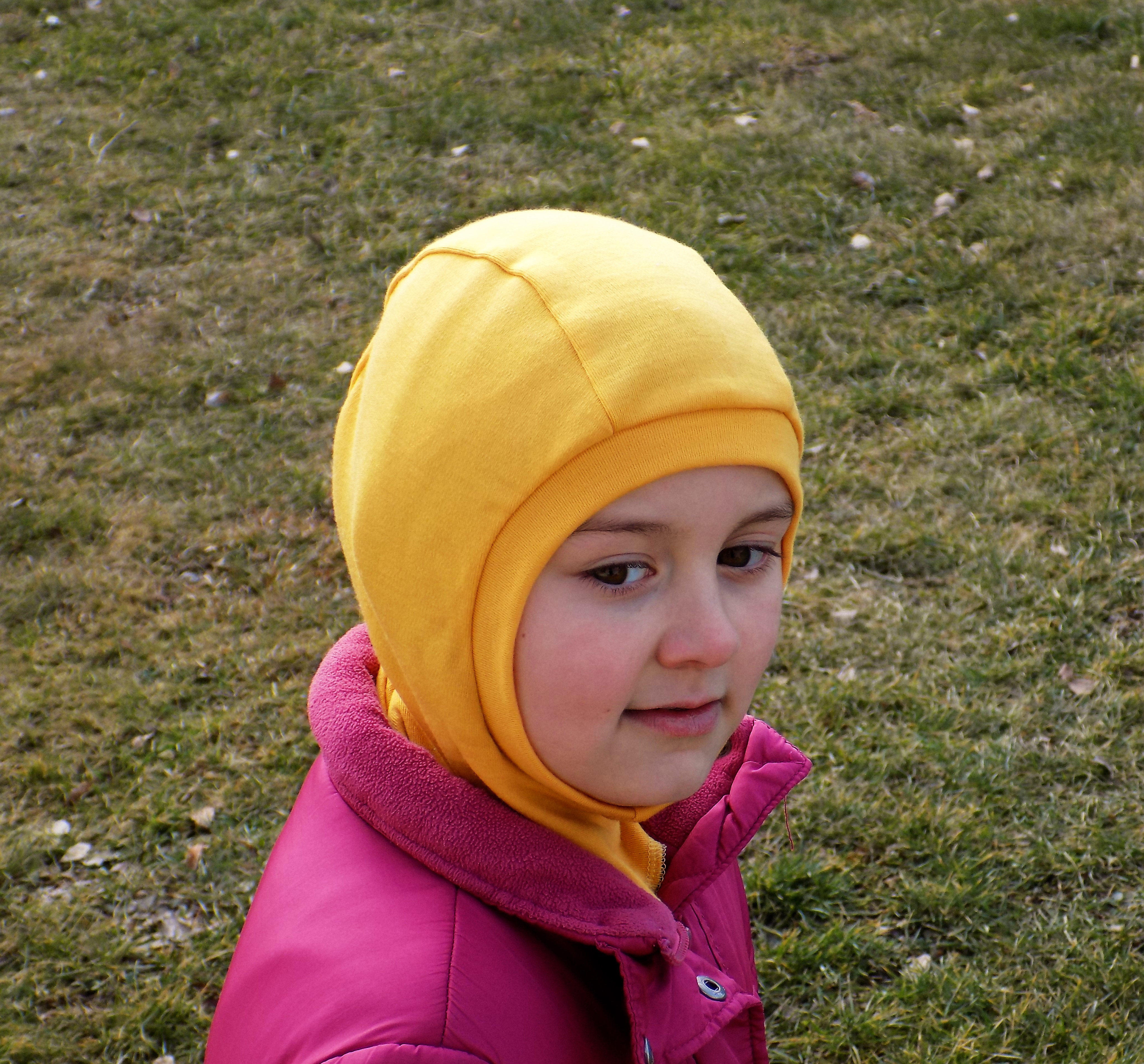 Merino kuklička - dvouvrstvá, oboustranná - okrová