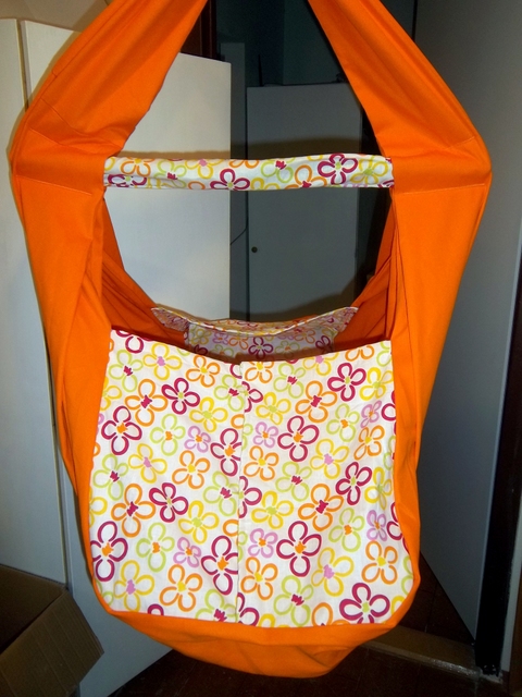 Hačka Tiki-Mechulka pro batolata - uzavíratelná; jednoduché kytky + oranž