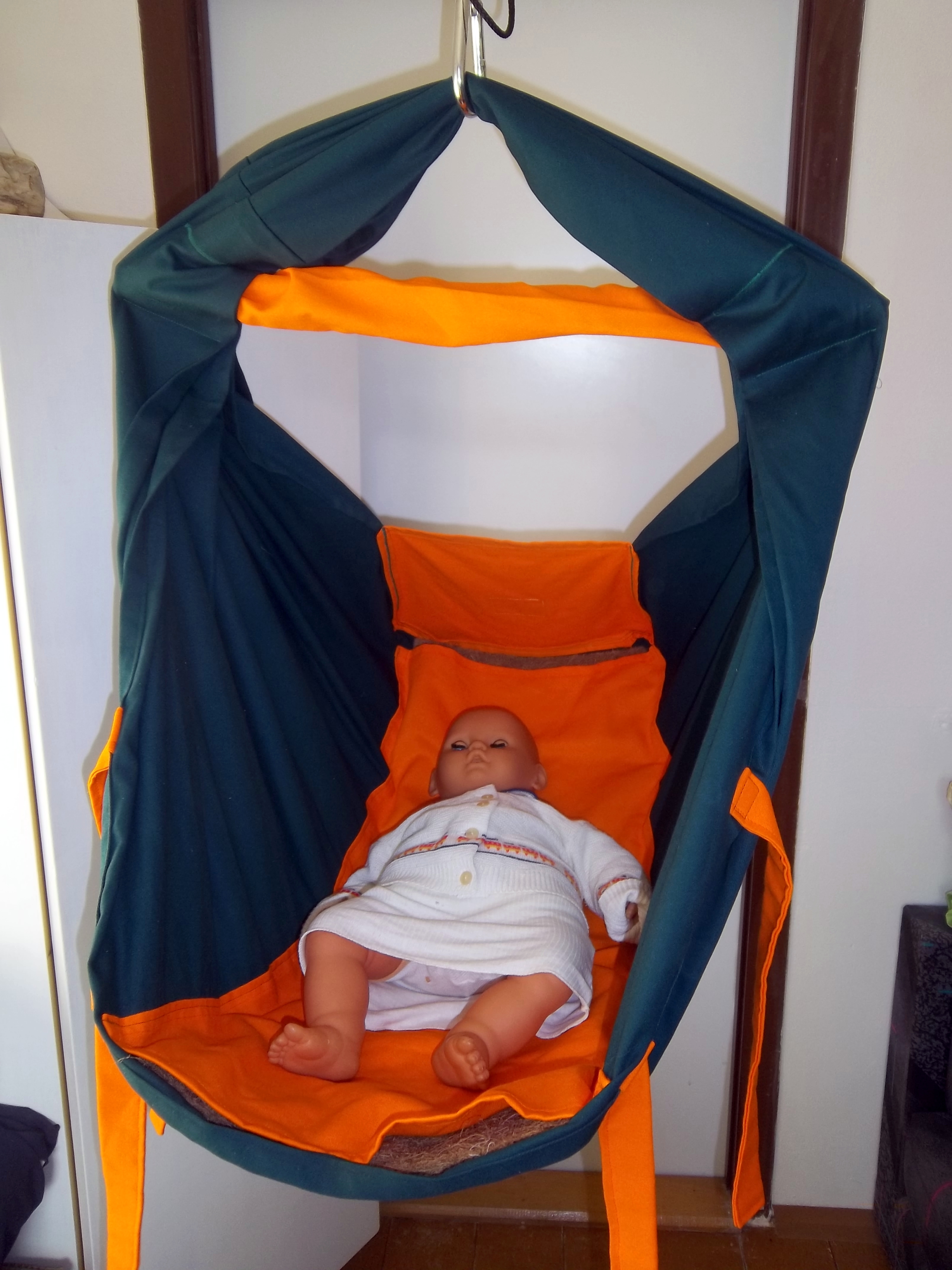 Hačka Tiki-Mechulka (miminko)  - tkanice; zelená + oranžová