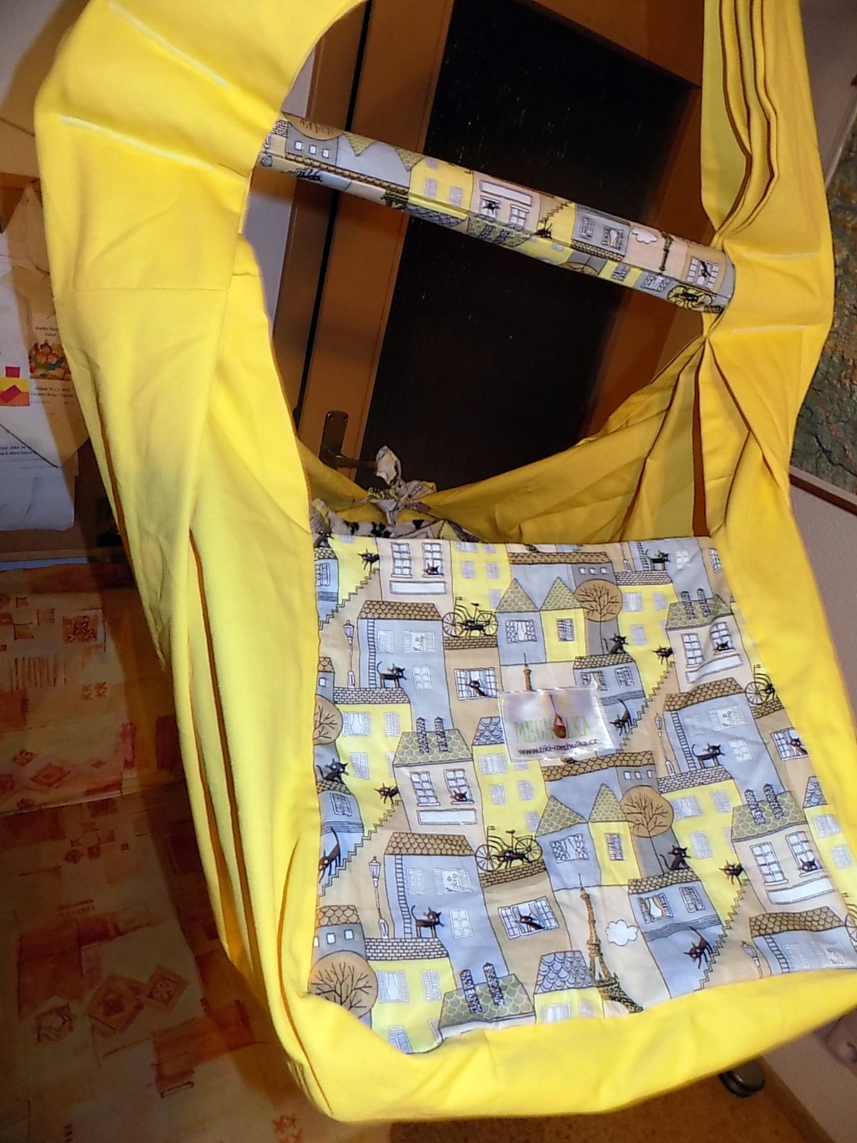 Hačka Tiki-Mechulka (miminko)  - tkanice; žlutá + kočka v paříži