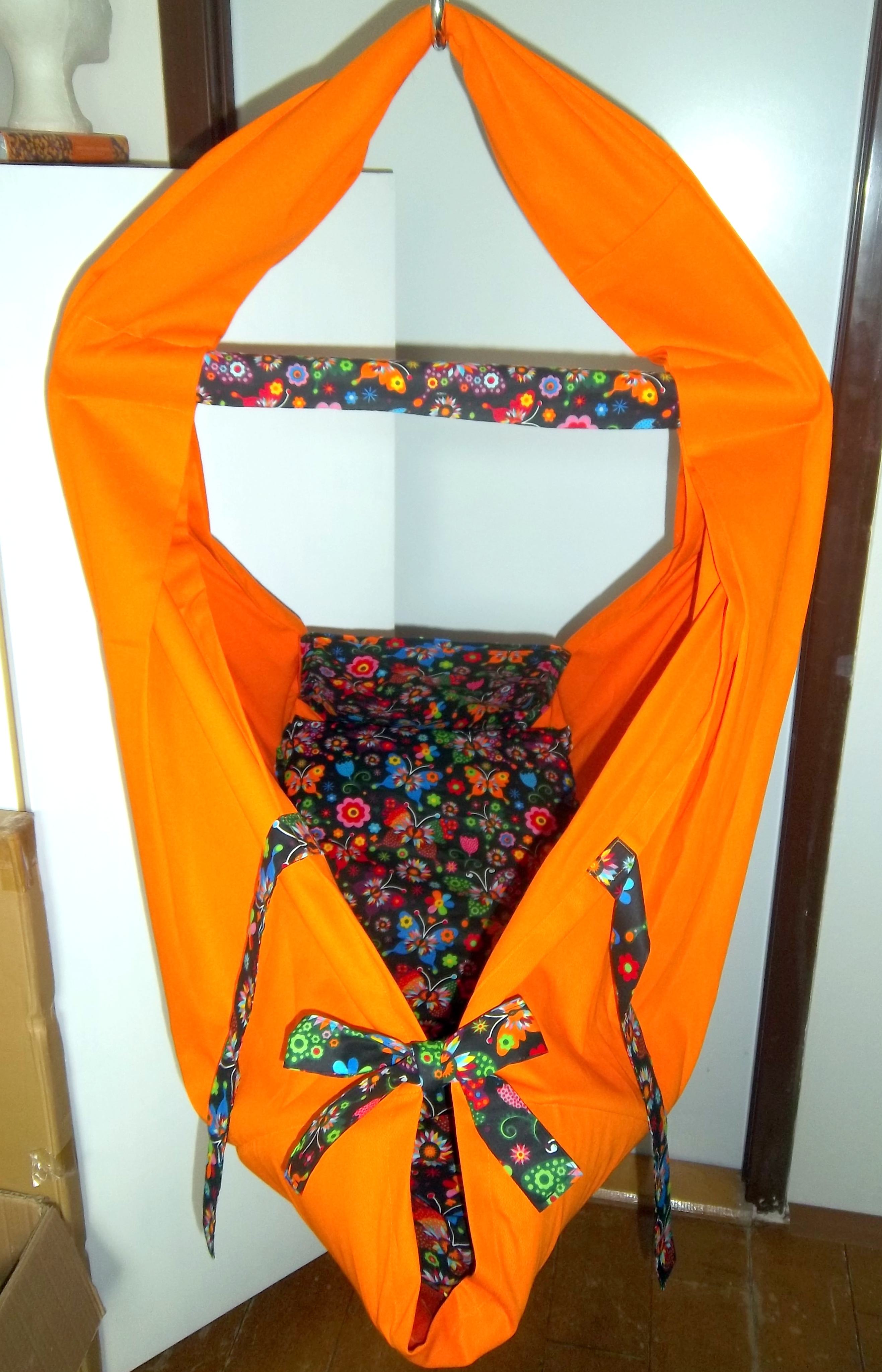 Hačka Tiki-Mechulka (miminko)  - tkanice; oranžová + duhoví motýli