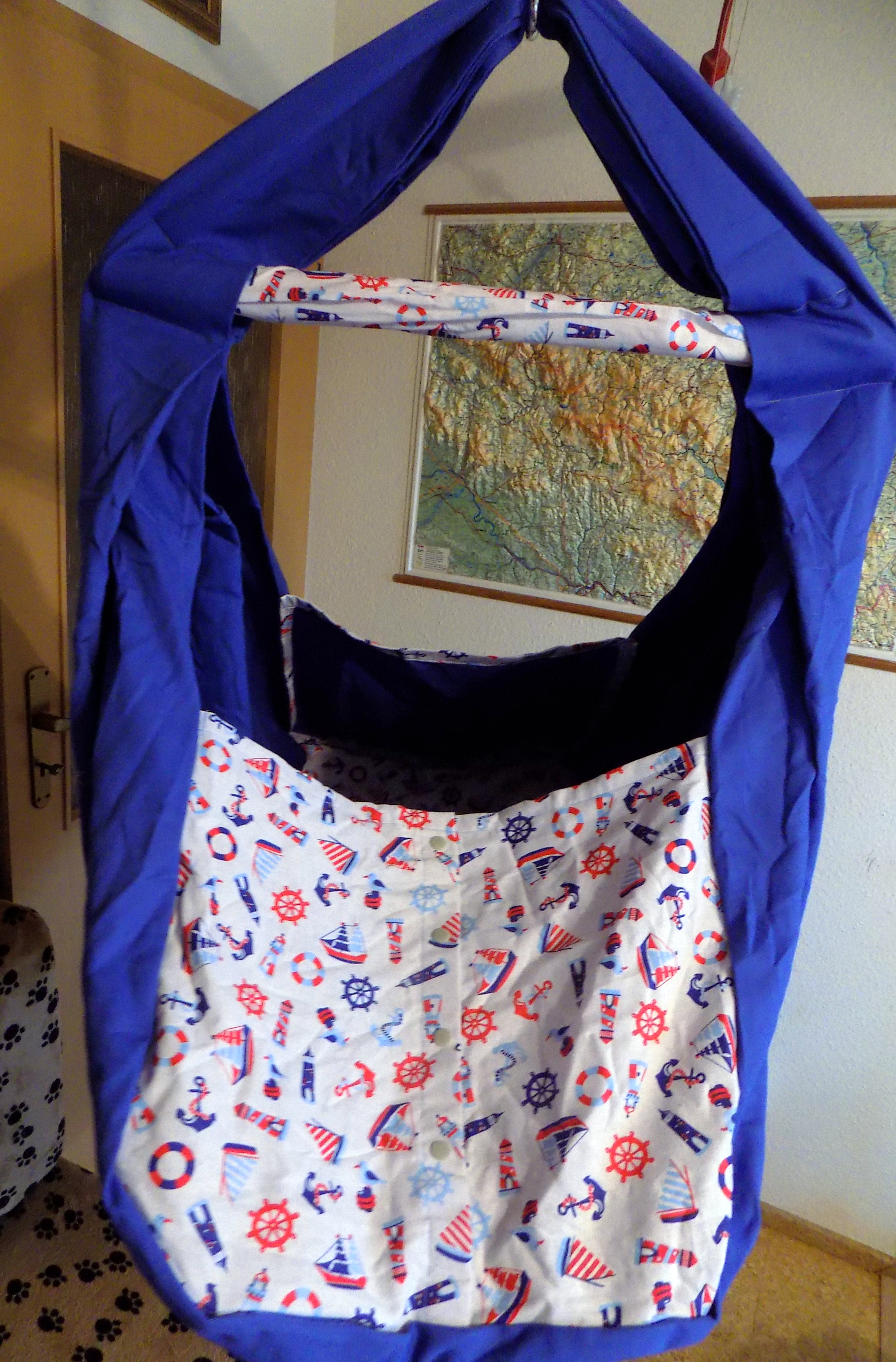 Hačka Tiki-Mechulka pro batolata - uzavíratelná; modrá námořní