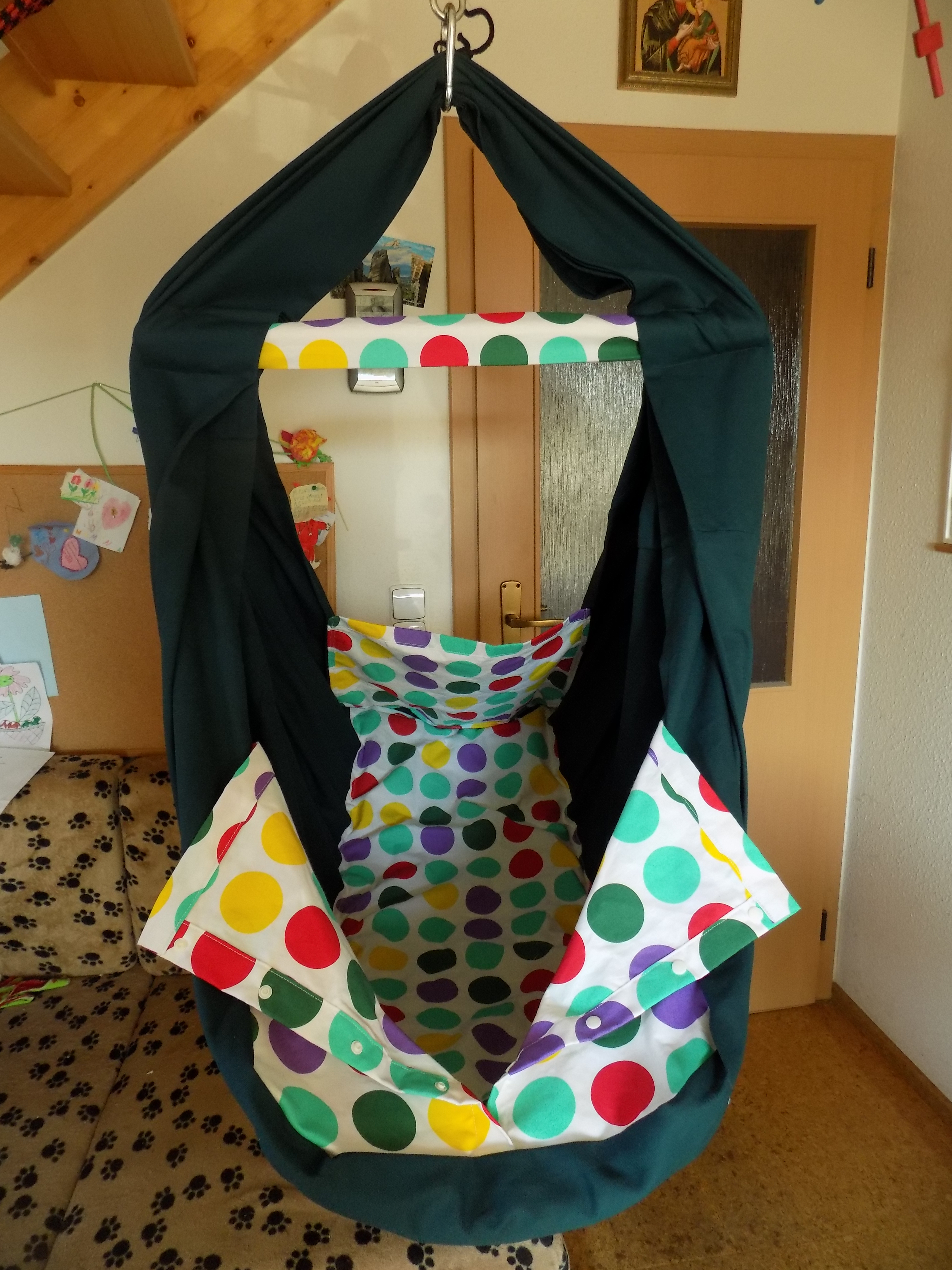 Hačka Tiki-Mechulka pro batolata - uzavíratelná; zelená + kolečka