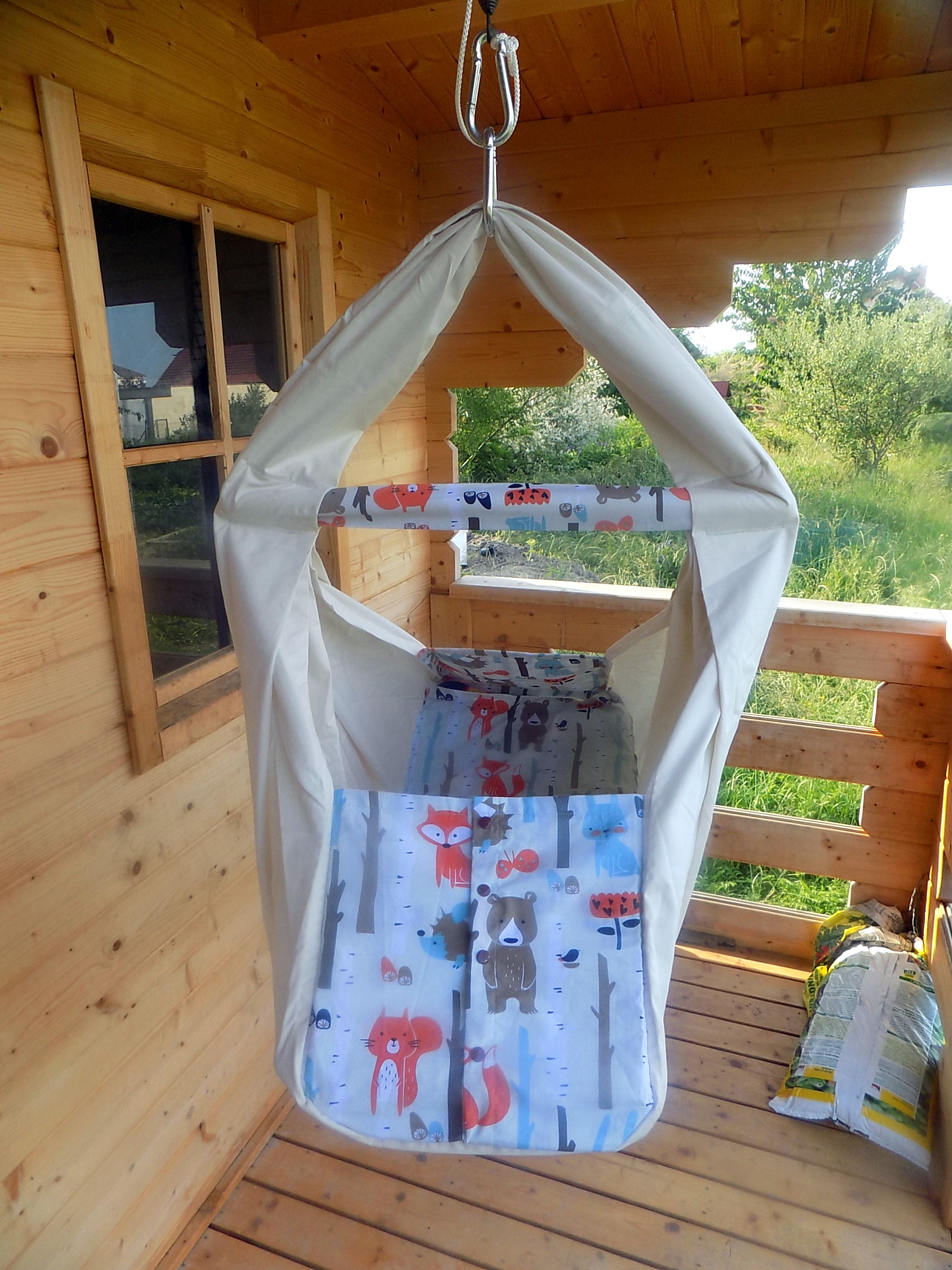 Hačka Tiki-Mechulka (miminko)  - uzavíratelná; režná + zvířátka a břízy