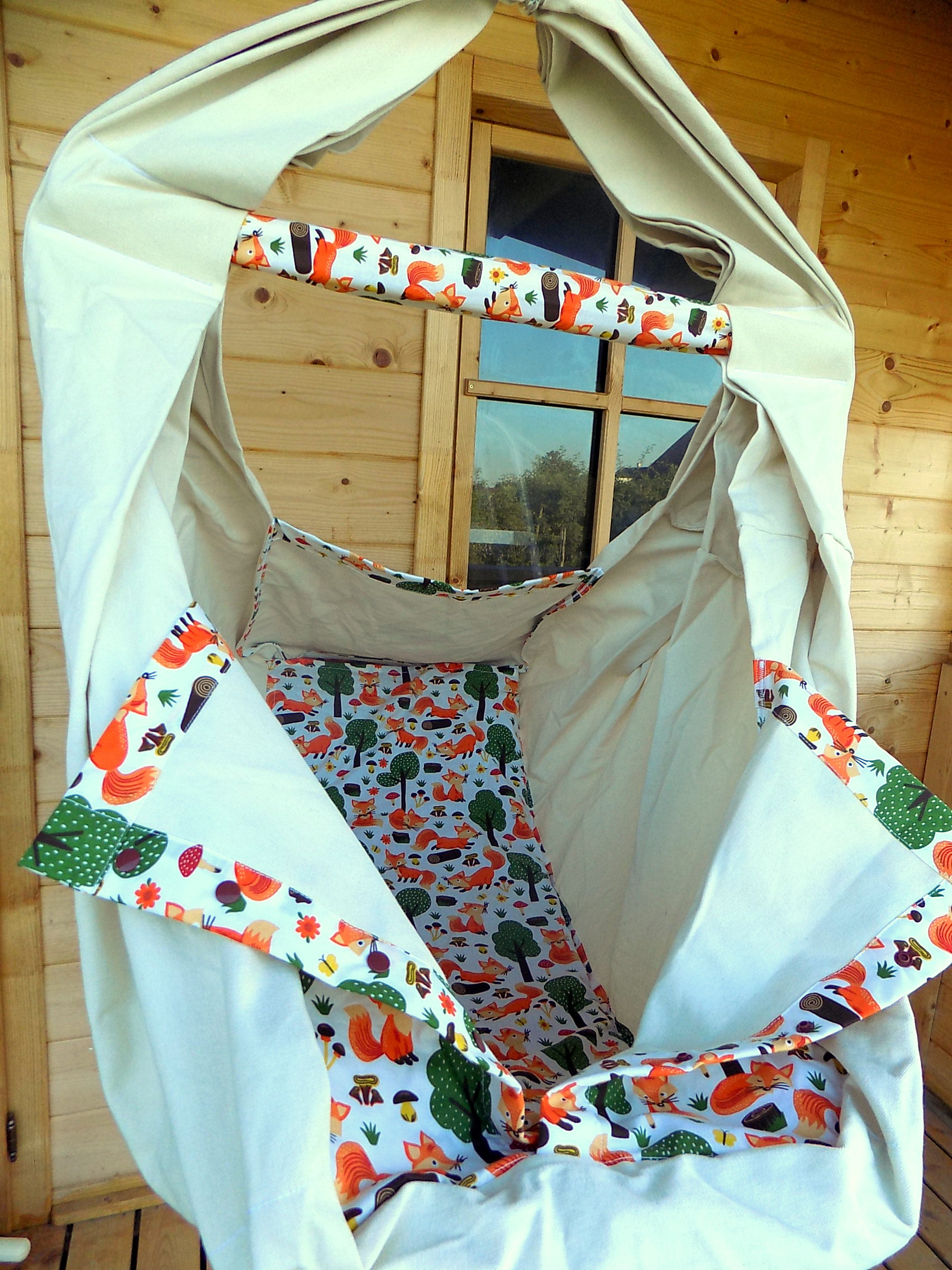 Hačka Tiki-Mechulka pro batolata - nosnější, uzavíratelná; režná + lišky v lese