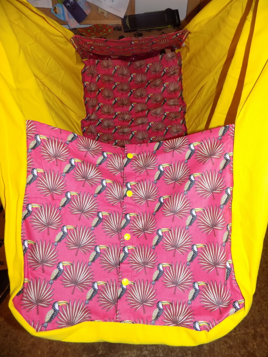 Hačka Tiki-Mechulka (miminko)  - uzavíratelná; žlutá + tukani