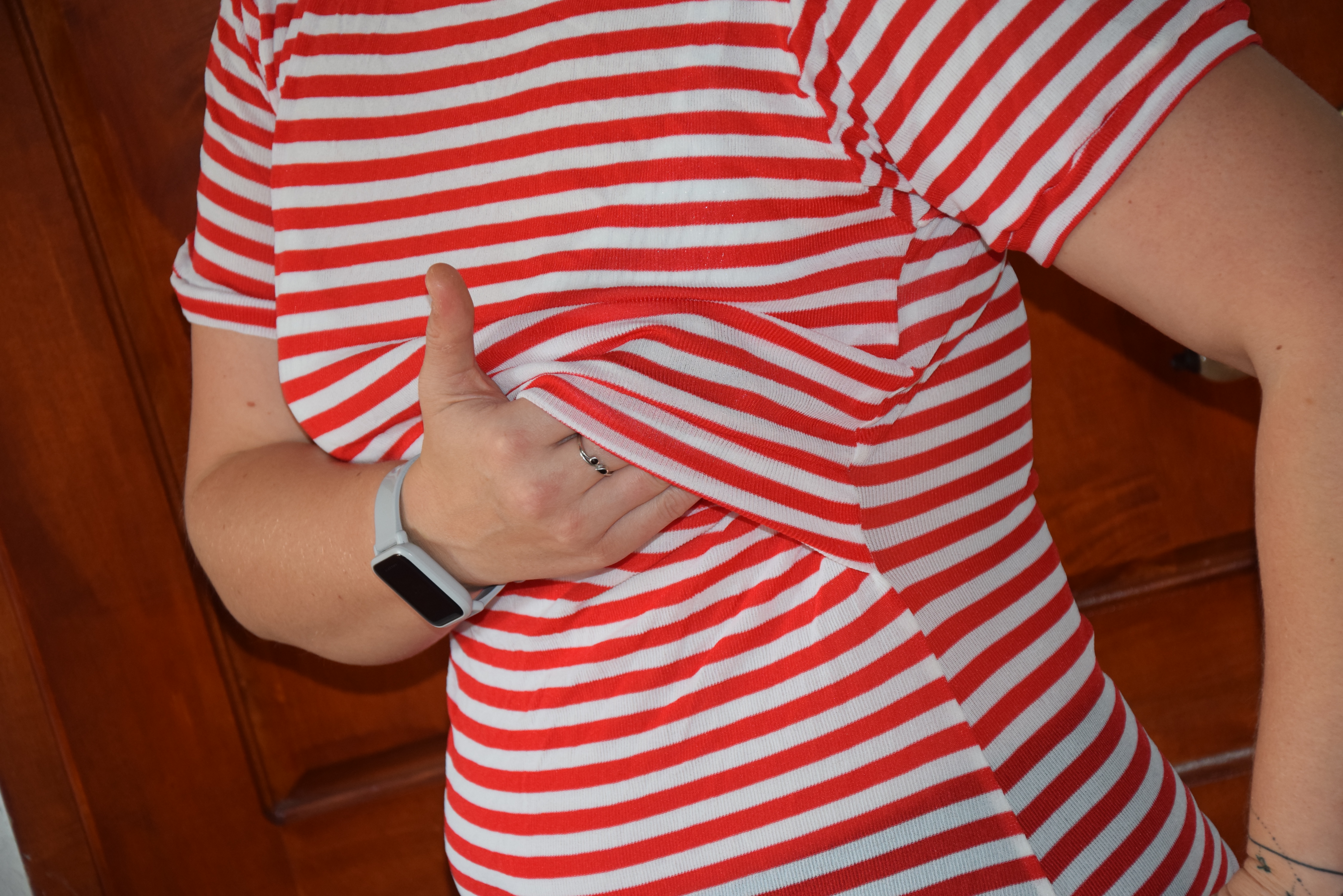 Funkční kojící tričko - polypropylen, červeno bílý pruh