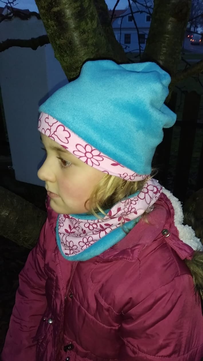 Oboustranná čepice/čepička - warmkeeper +růžové kytky