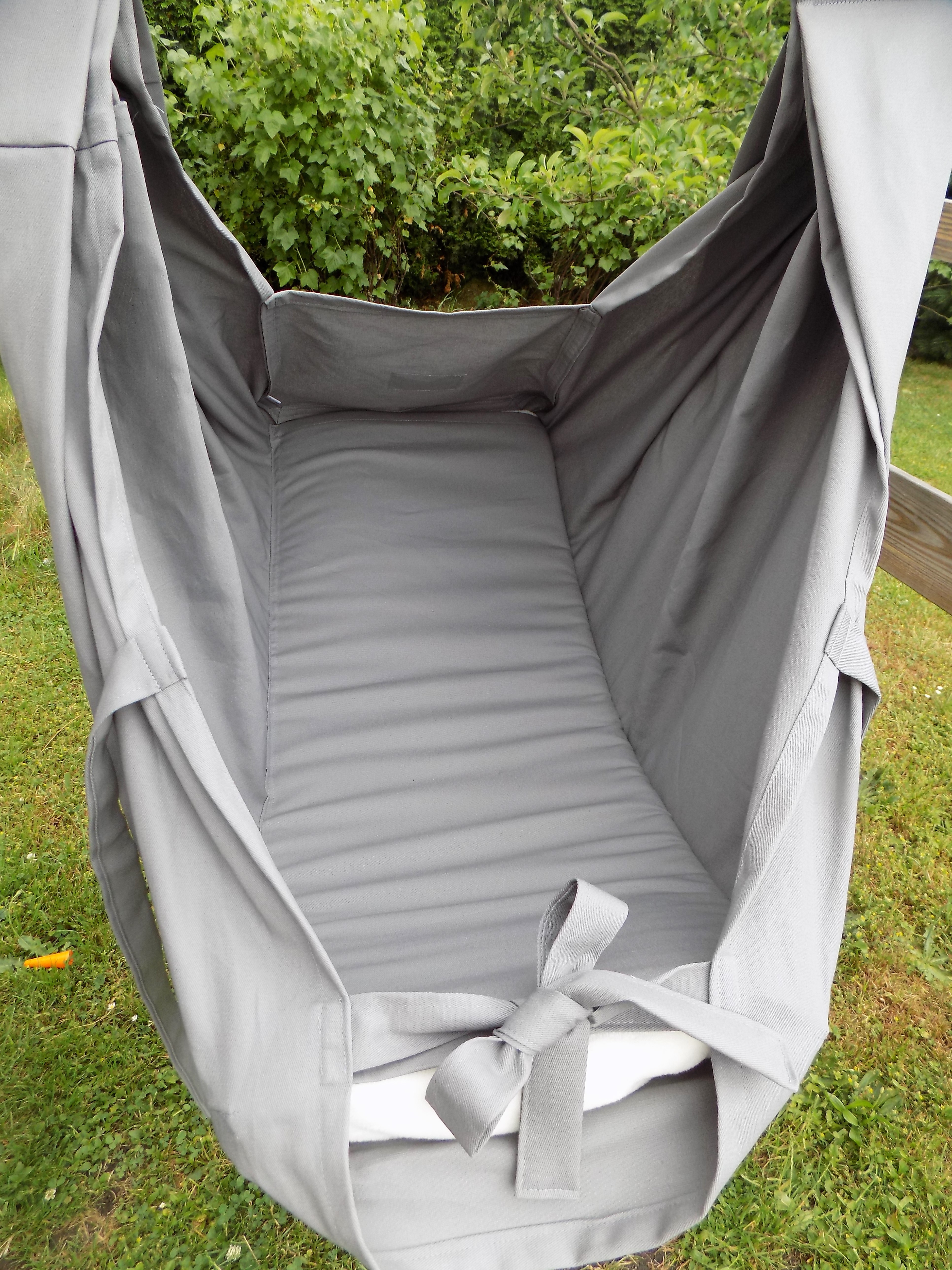 Hačka Tiki-Mechulka pro batolata  - tkanice; šedá světlá