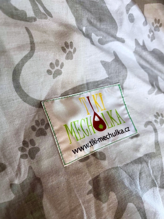 Hačka Tiki-Mechulka XXL - dvojitá, kočky na zelené