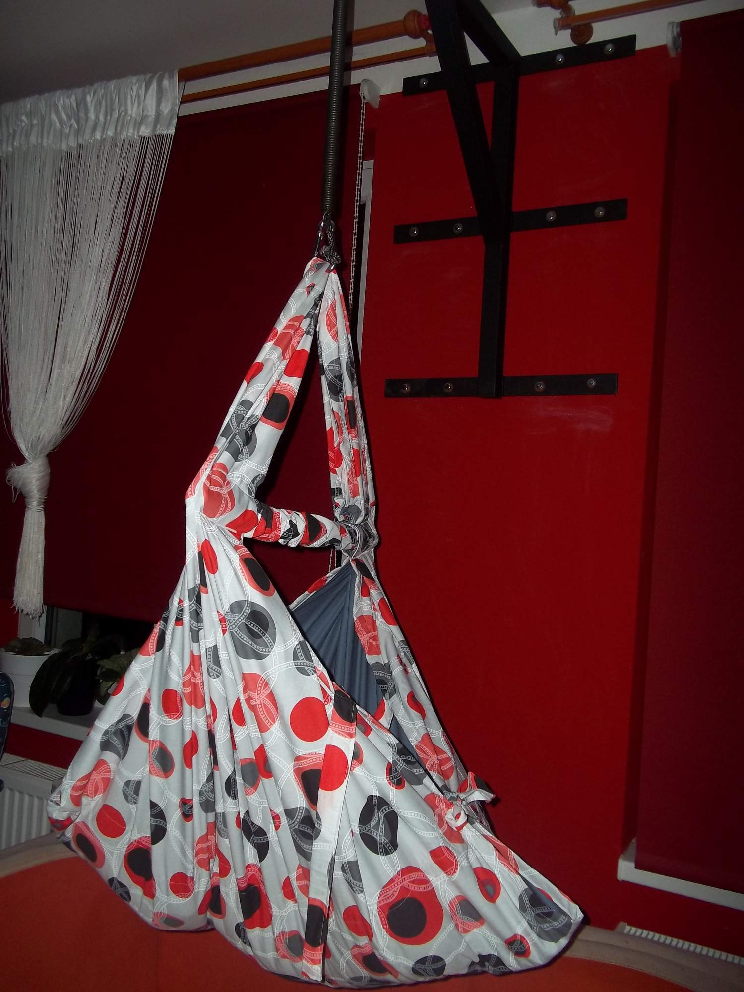 Nástěnný závěs na hačku