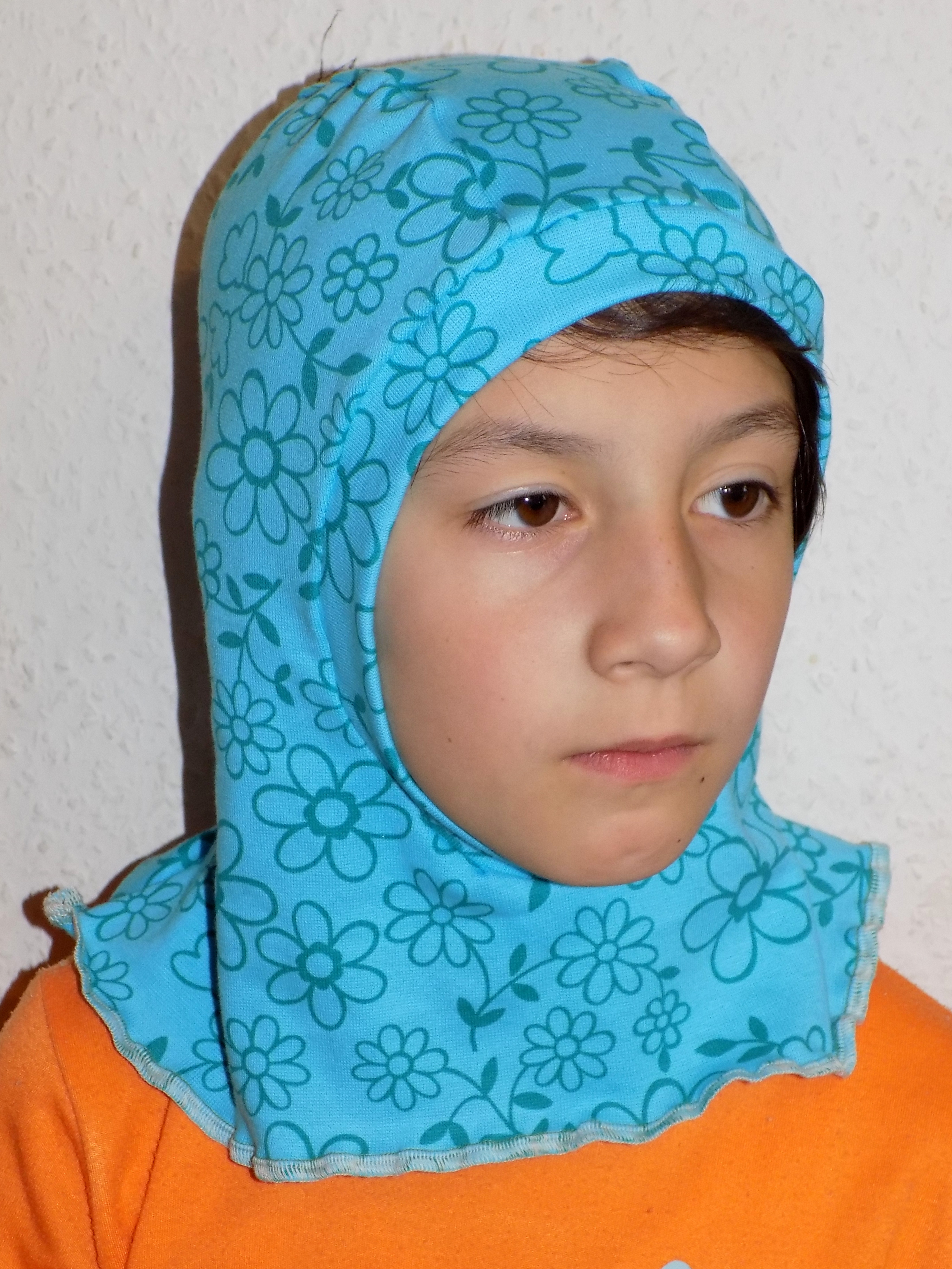 Bavlněná kuklička dvojitá s fleecem -modré kytky, 3-6 měsíců