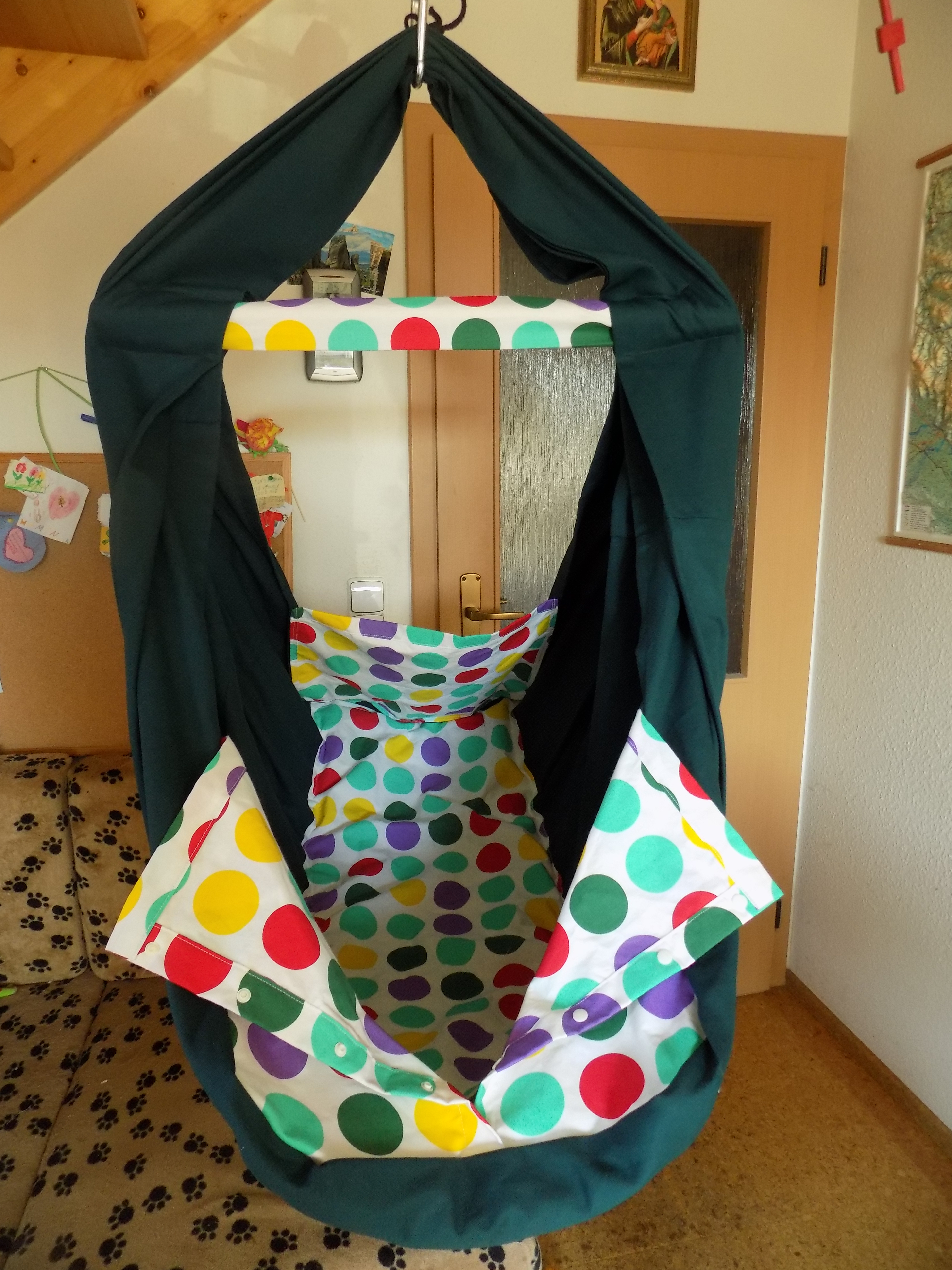 Hačka Tiki-Mechulka pro batolata - uzavíratelná; zelená + kolečka