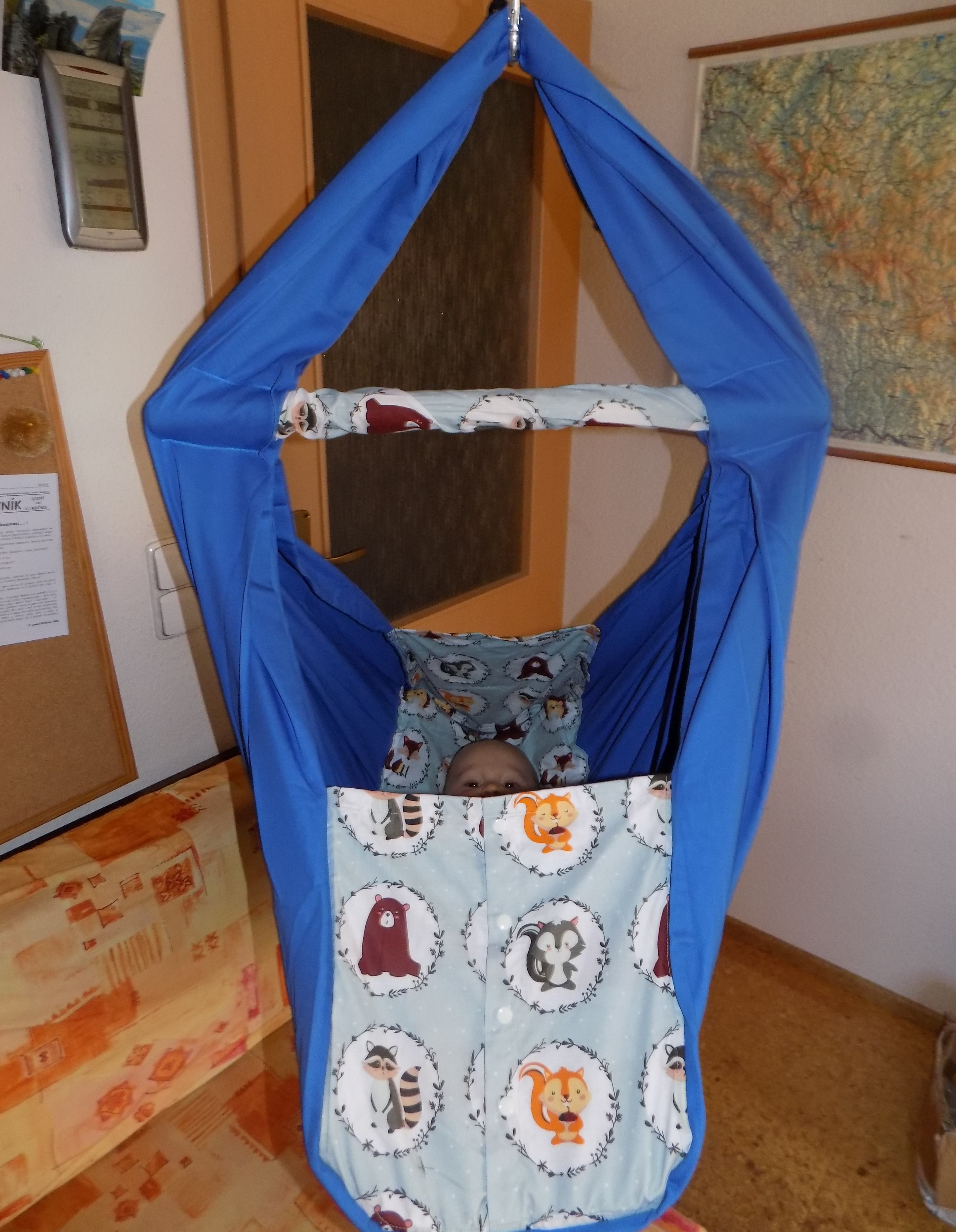 Hačka Tiki-Mechulka (miminko)  - uzavíratelná; modrá + zvířata v kruhu