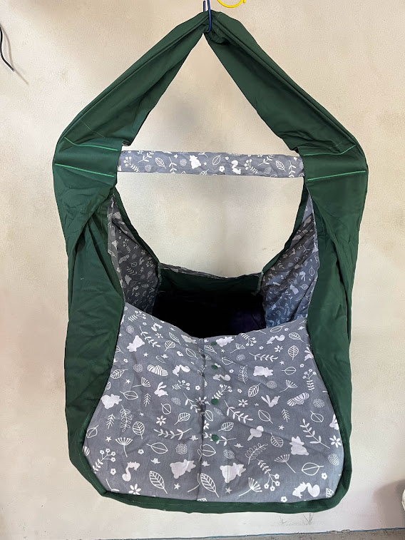 Hačka Tiki-Mechulka XXL - dvojitá, listy a zvířátka na zelené