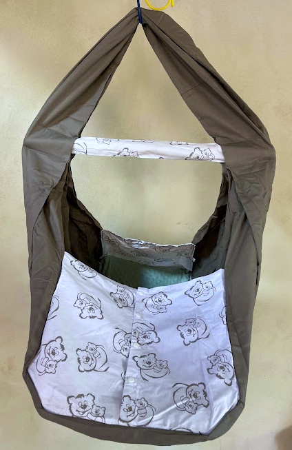 Hačka Tiki-Mechulka pro batolata - uzavíratelná; medvídci na šedé