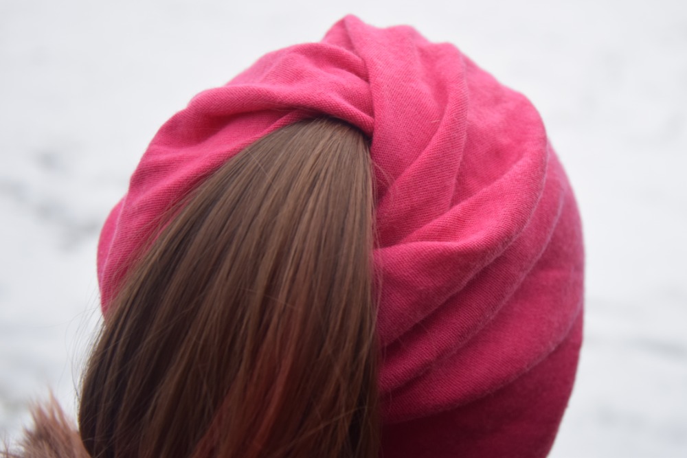 Merino oboustranná čepice s dírou na culík -tm. růžová