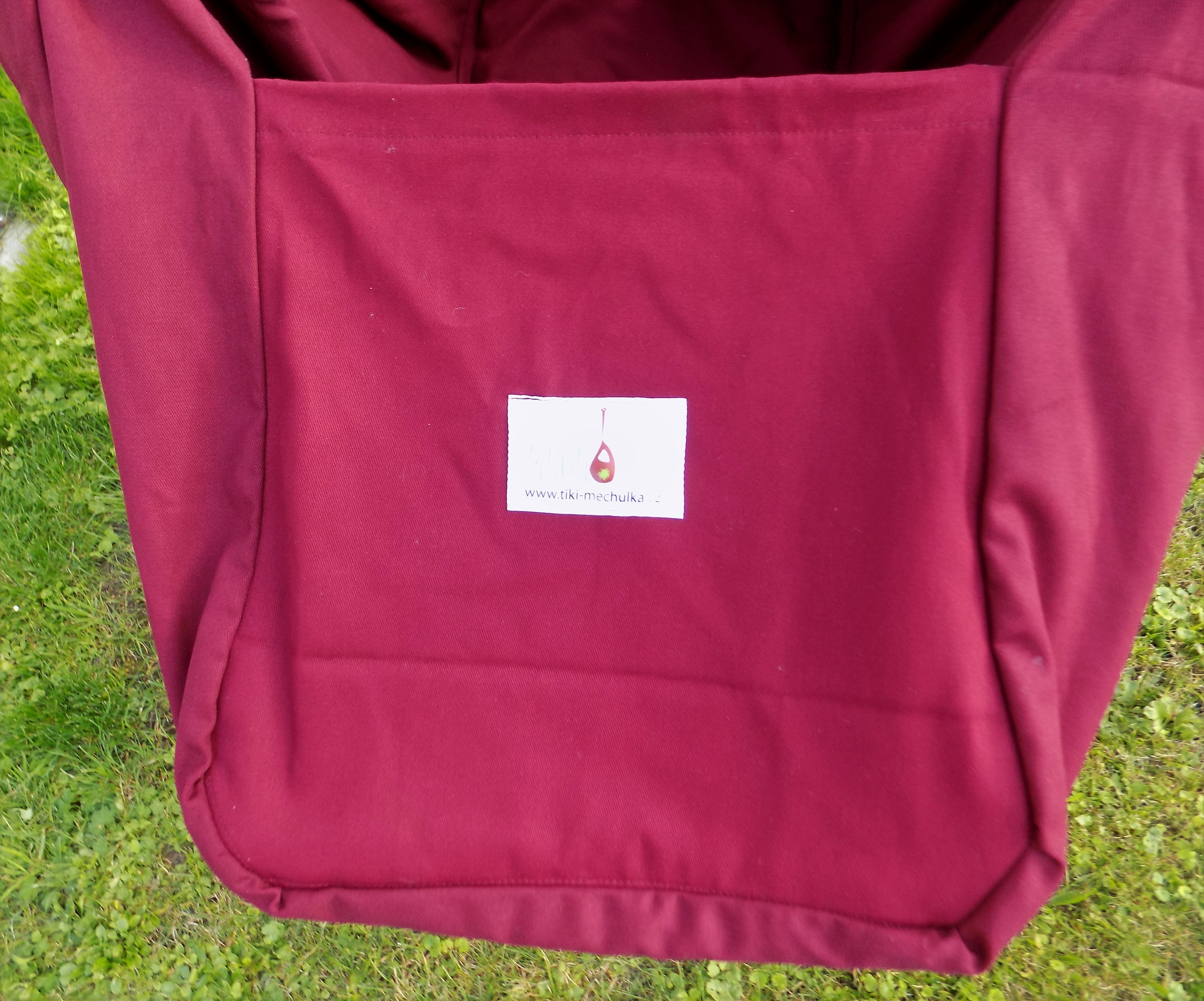 Hačka Tiki-Mechulka pro batolata - tkanice; vínová