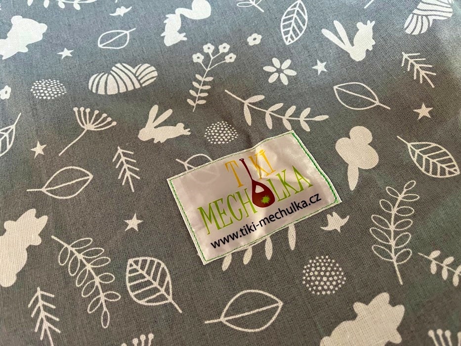 Hačka Tiki-Mechulka XXL - dvojitá, listy a zvířátka na zelené