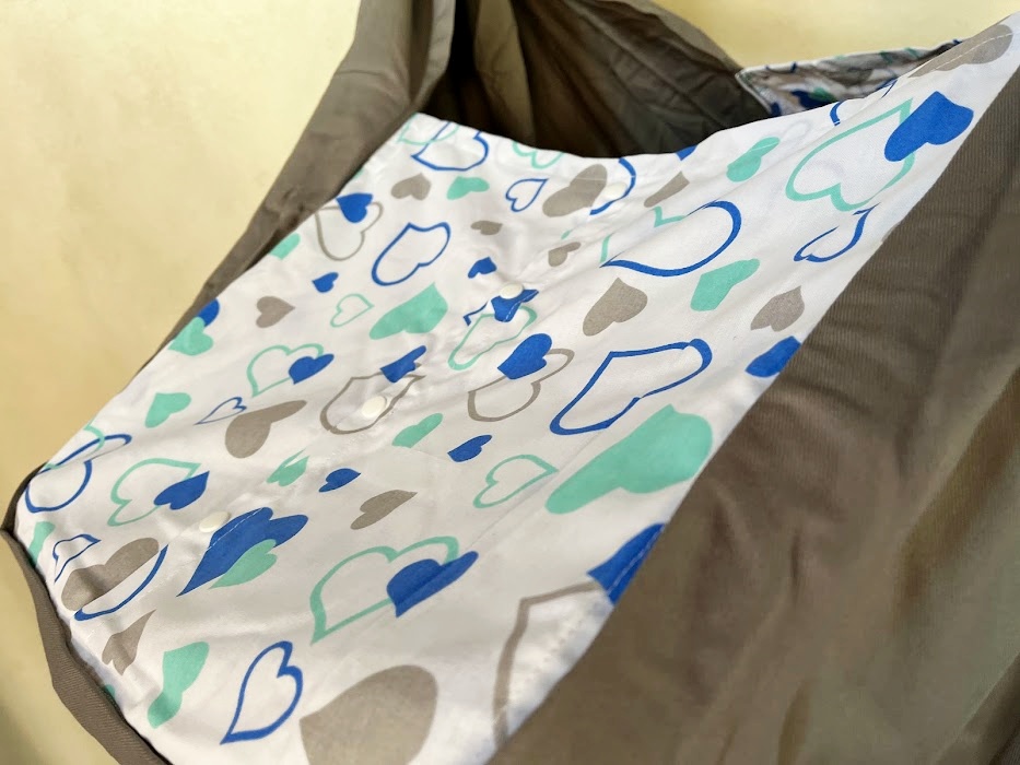 Hačka Tiki-Mechulka pro miminko  - uzavíratelná; srdíčka na šedé