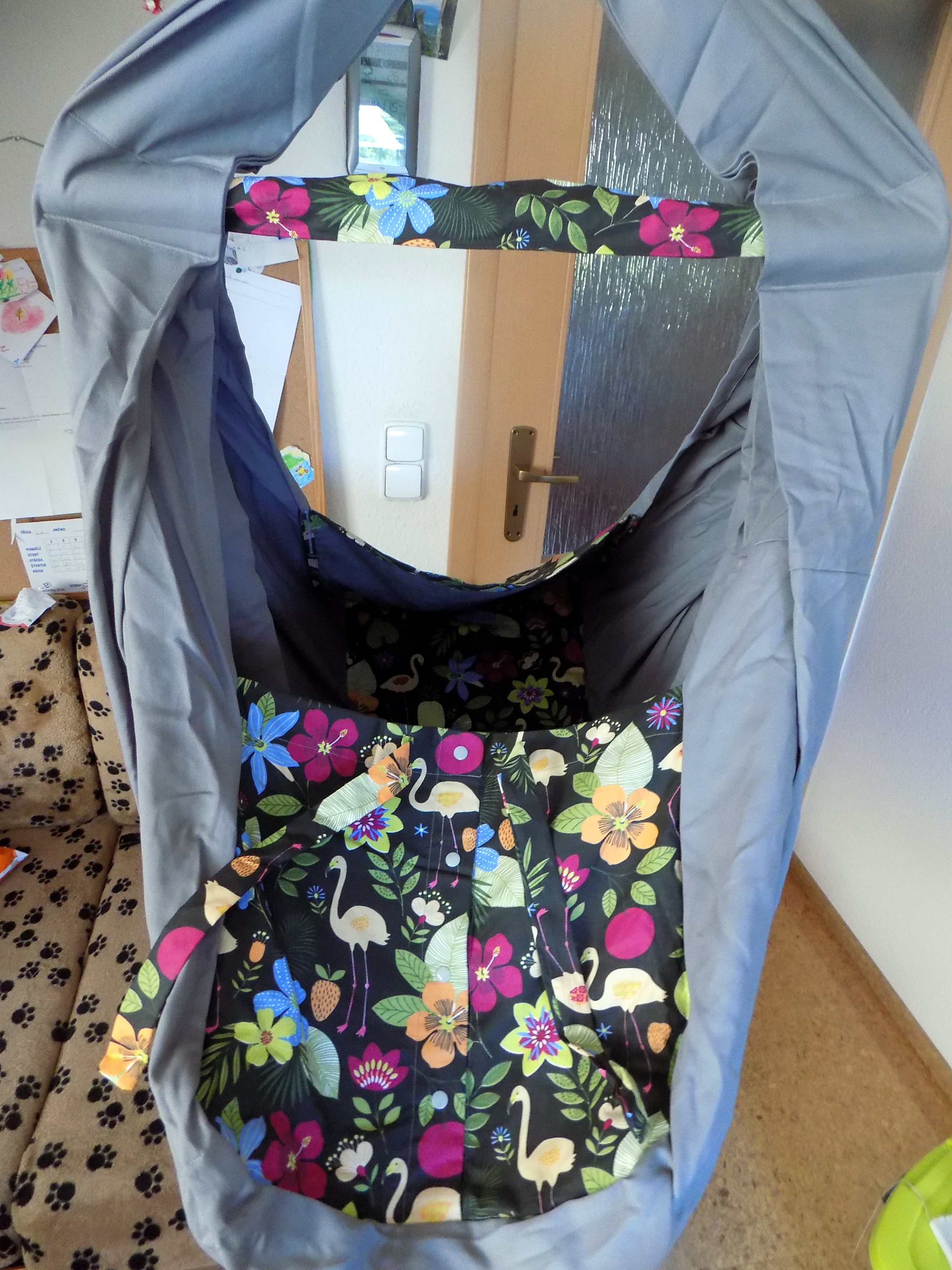 Došití jisticích tkanic na chlopně hačky