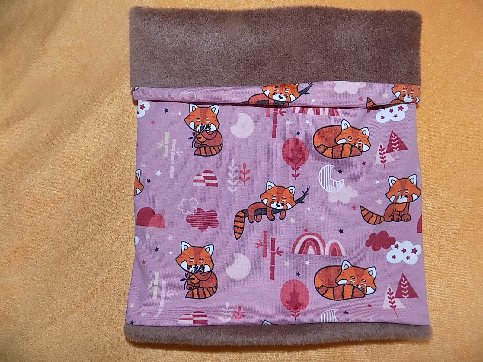 dětský nákrčník dvojitý  - červená panda na růžové