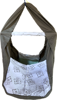 Hačka Tiki-Mechulka pro batolata - uzavíratelná; medvídci na šedé